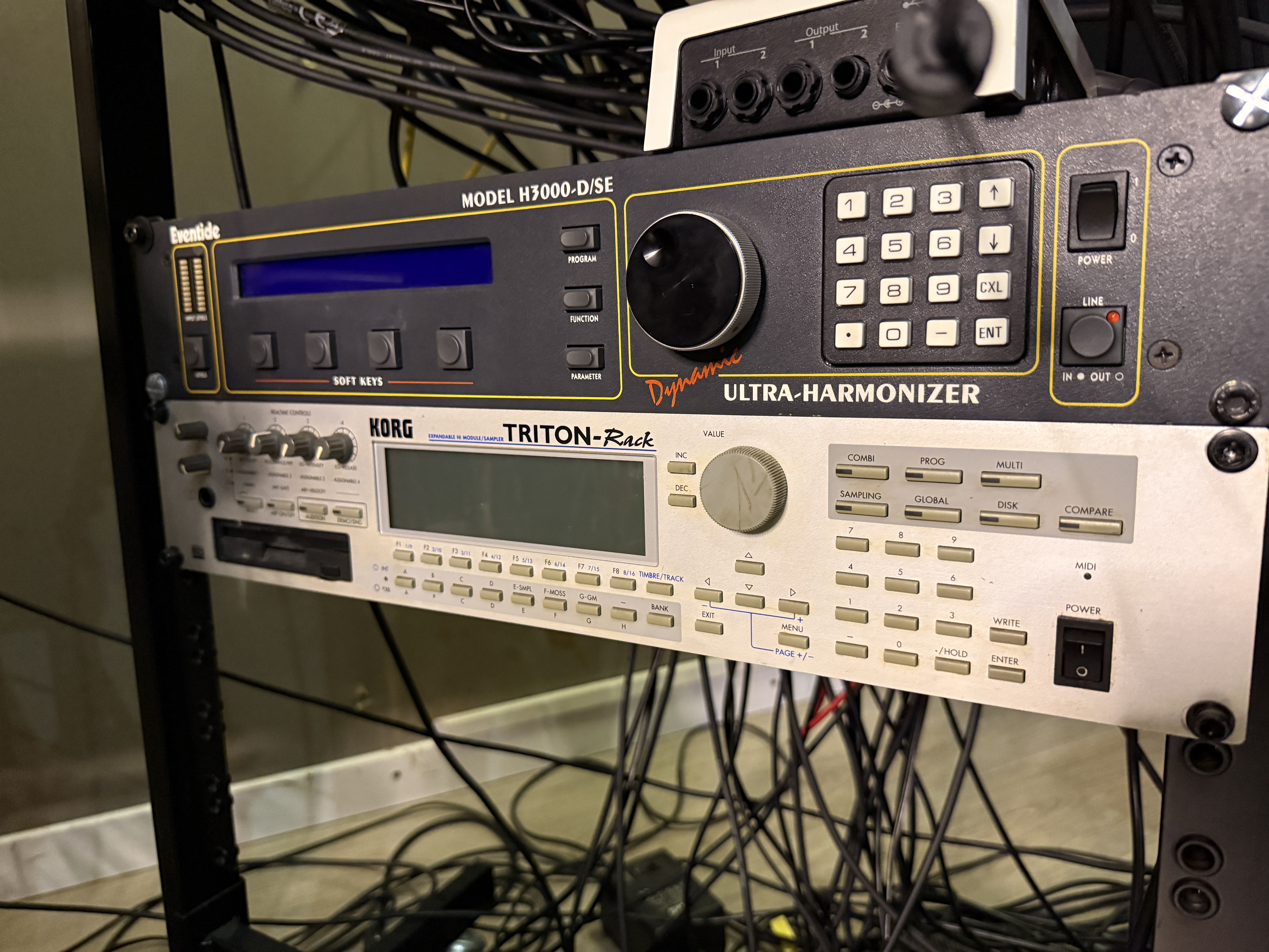 Vends Korg Triton Rack 