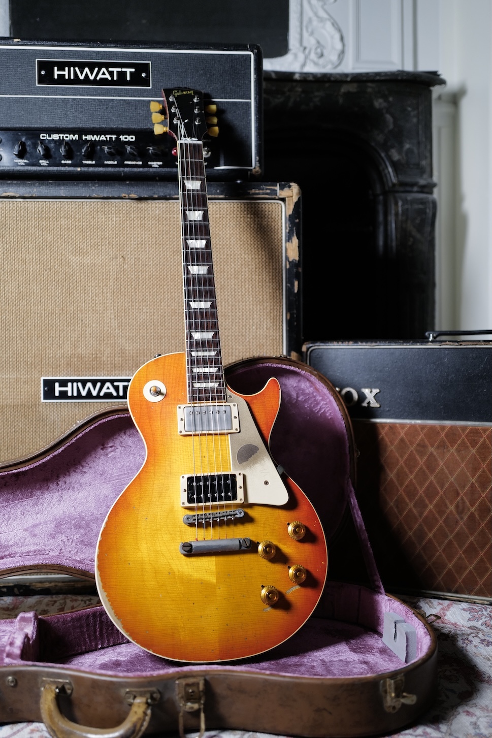 Gibson-Les-Paul-Standard-Slash-First-Burst-58-Reissue-Aged-and-Signed-02