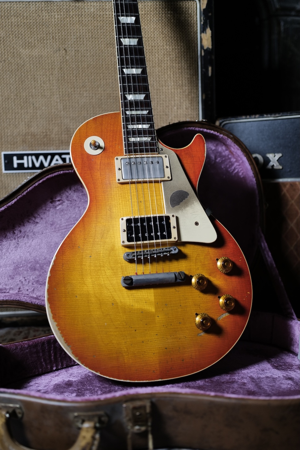 Gibson-Les-Paul-Standard-Slash-First-Burst-58-Reissue-Aged-and-Signed-03