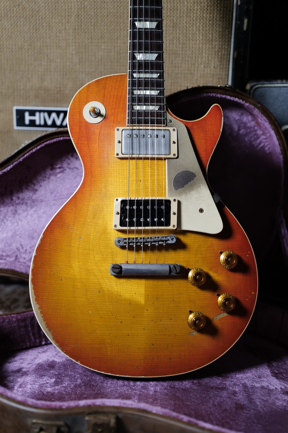 Gibson-Les-Paul-Standard-Slash-First-Burst-58-Reissue-Aged-and-Signed-04