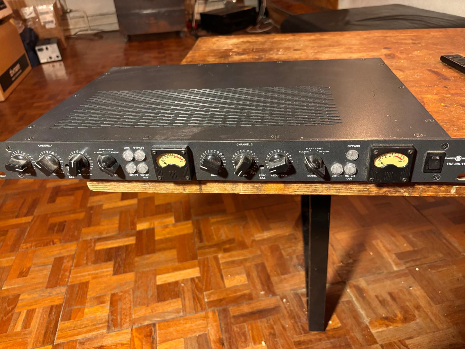 Vends Brute 2 d'inward Connection, complet et en très bon état