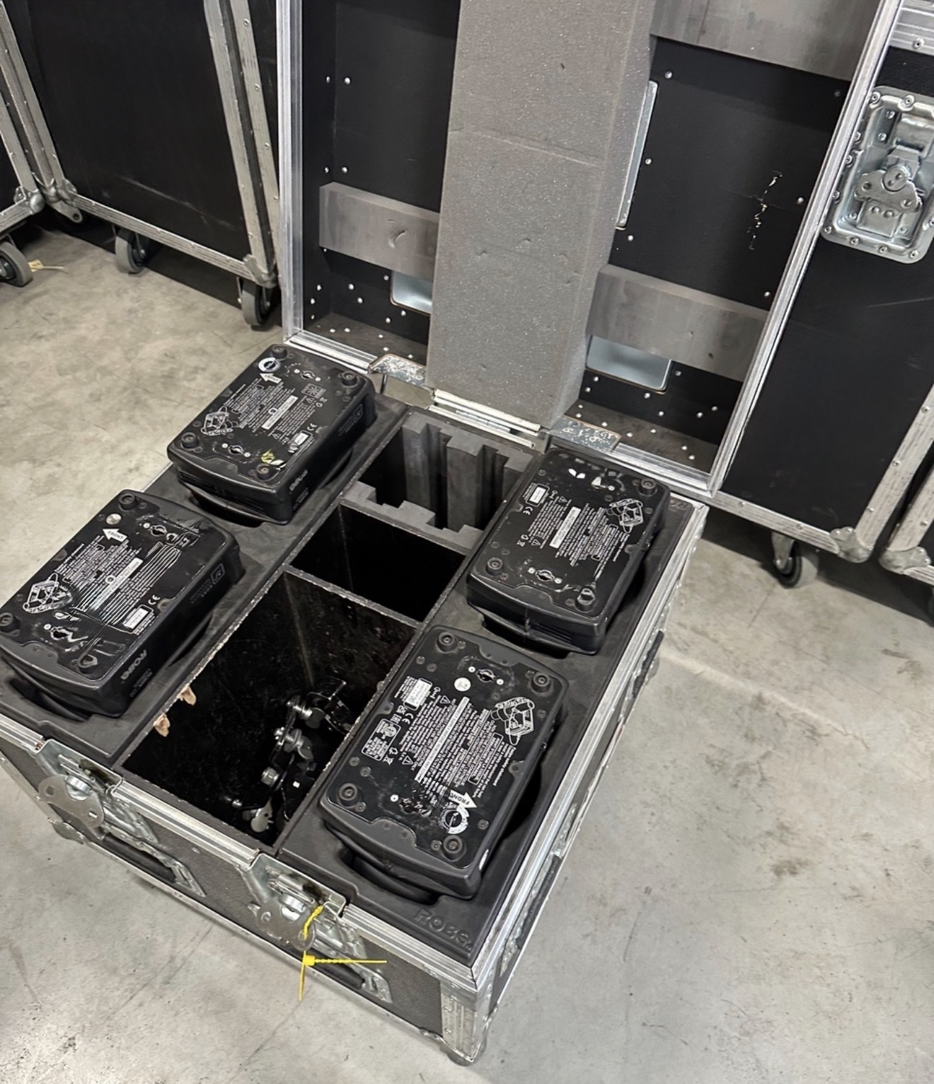 À vendre par flight de 4 ledbeam150 ( dispo 48)