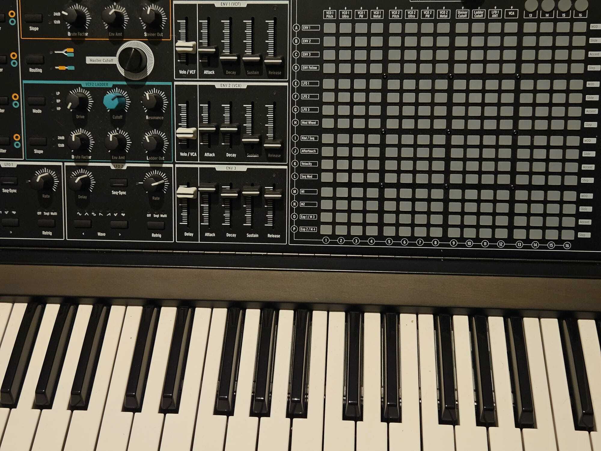 VENDS ARTURIA MATRIXBRUTE Noir Edition