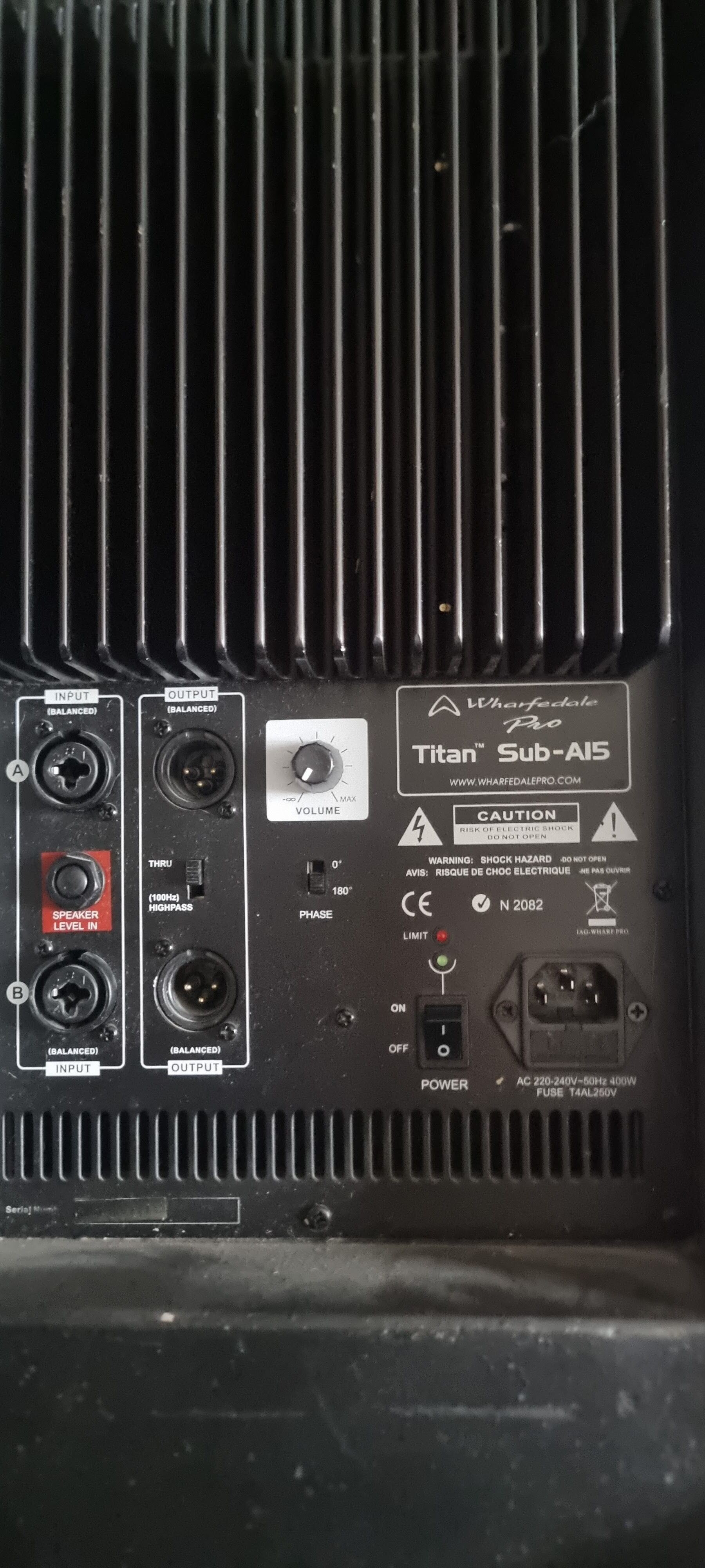 Vends Caisson de basse actif Wharfedale TITAN SUB A 15 - 400 Watts RMS, 600W crête