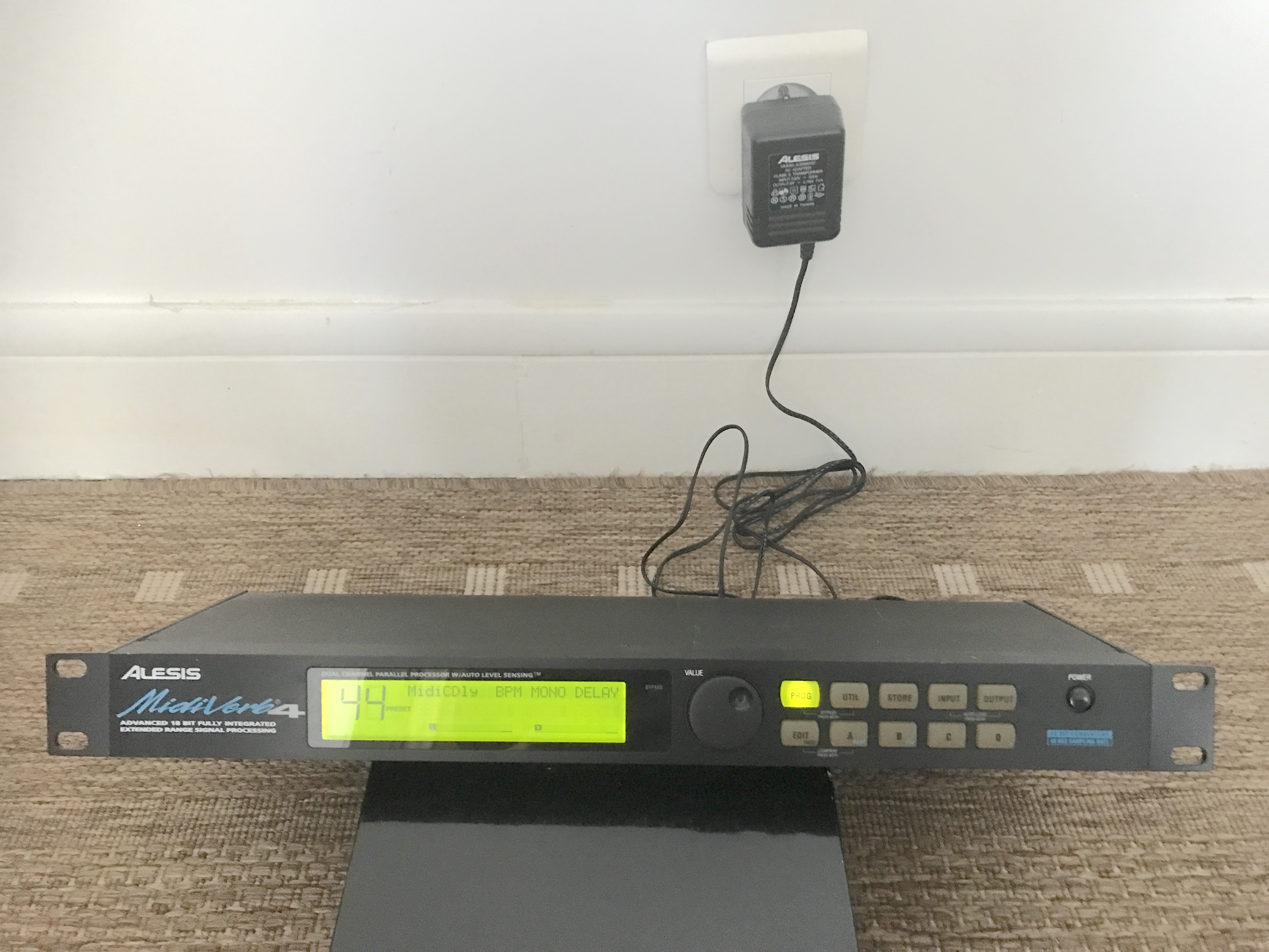 Alesis MidiVerb 4 Processeur Multi Effets Analogique