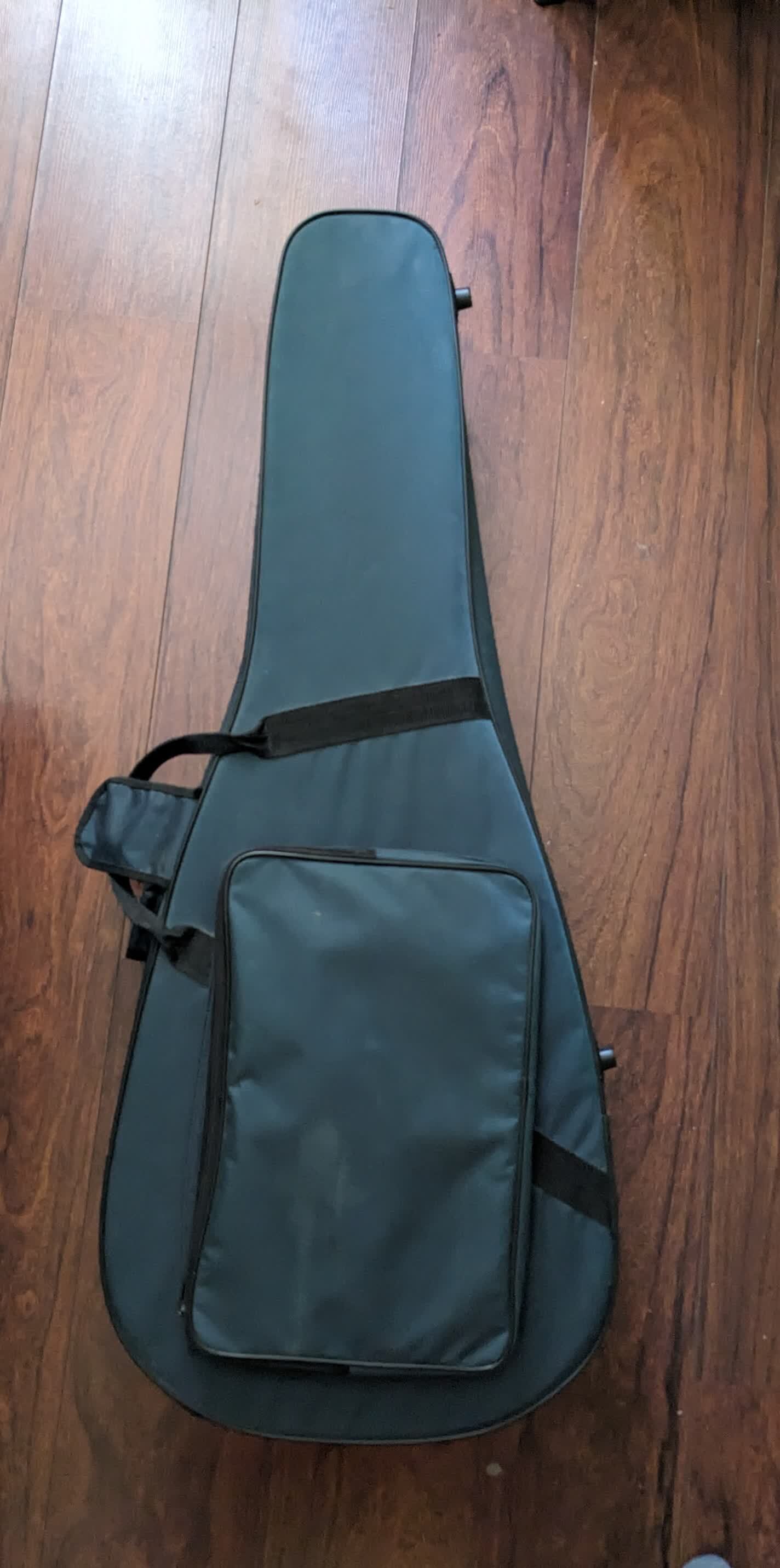 Vends Etui rigide guitare classique 