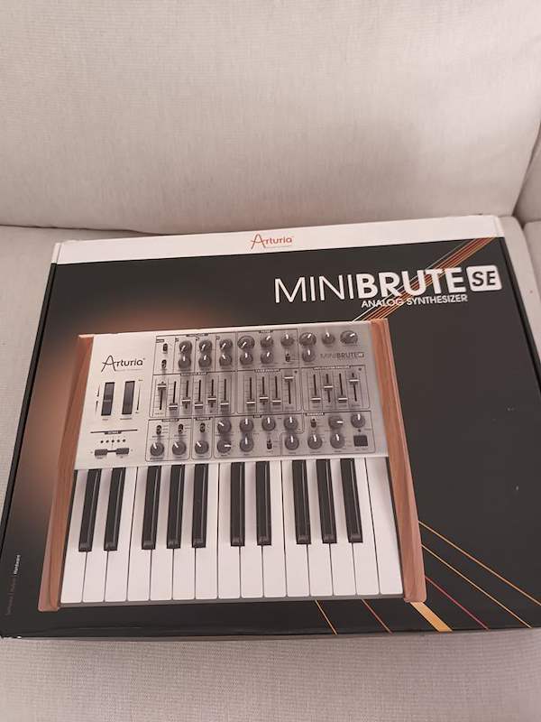 Arturia MiniBrute SE (11476)