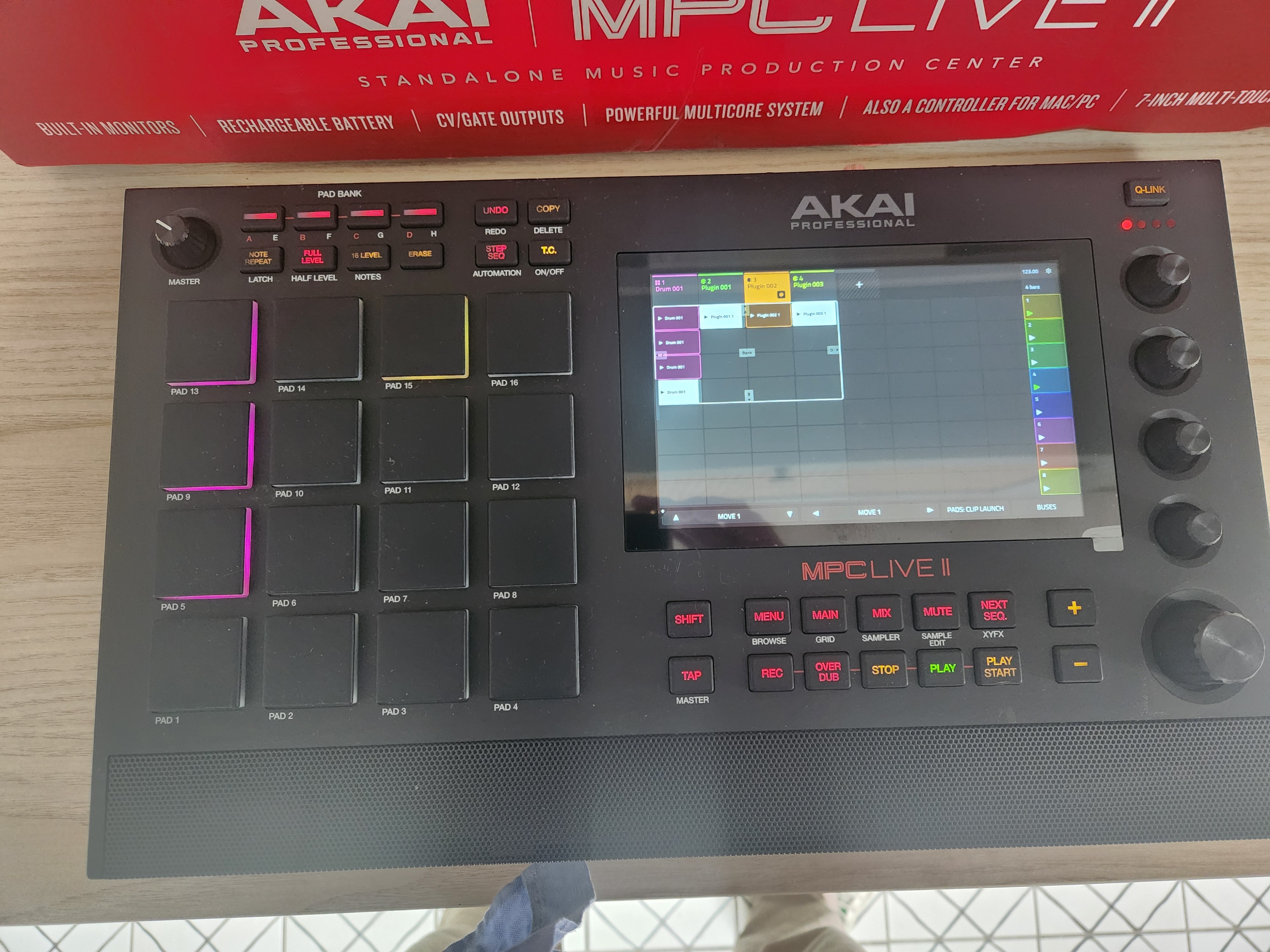 Akai Professional MPC Live II (54524)