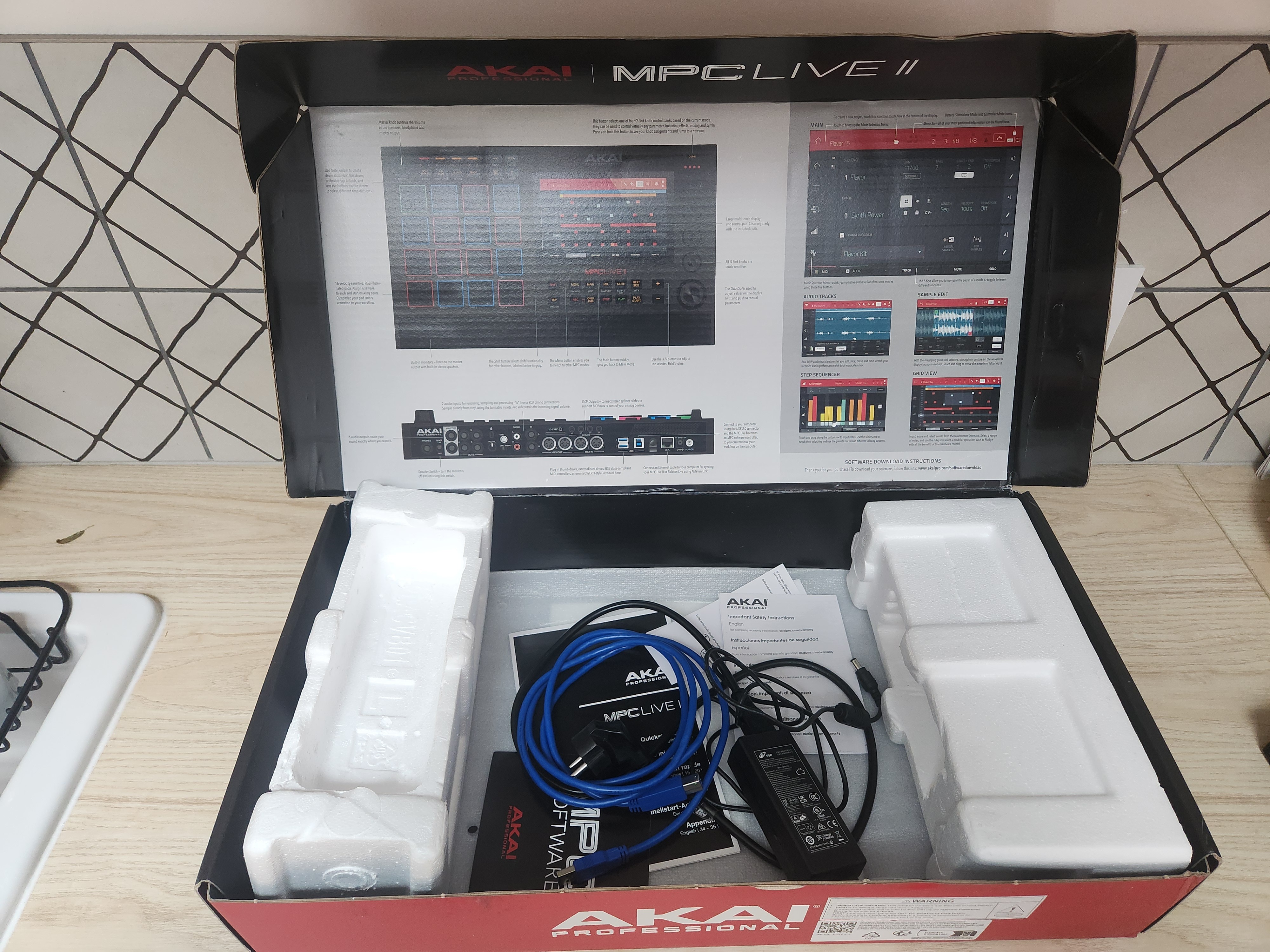 Akai Professional MPC Live II (36375)