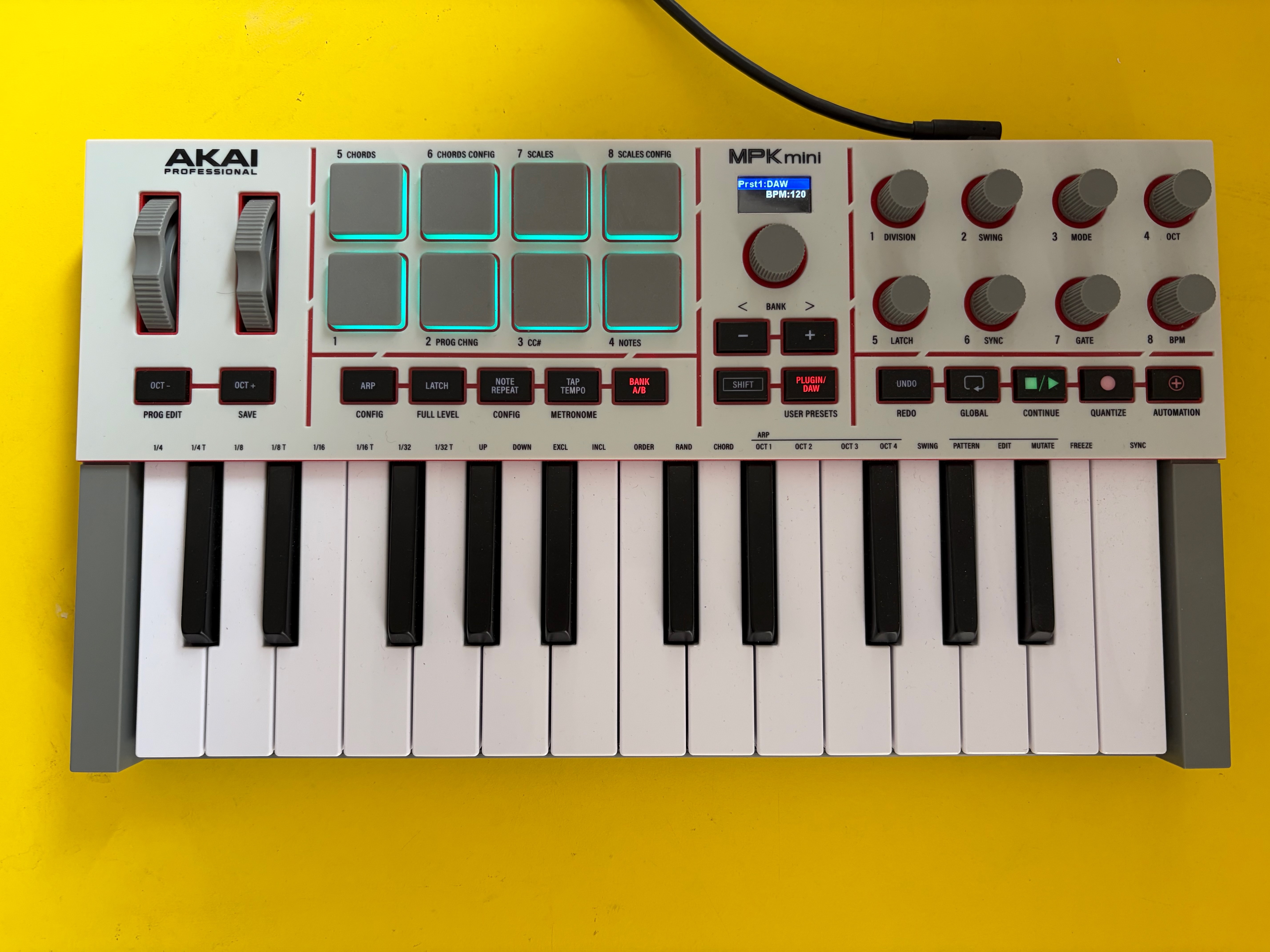 Vends Akai MPK mini IV