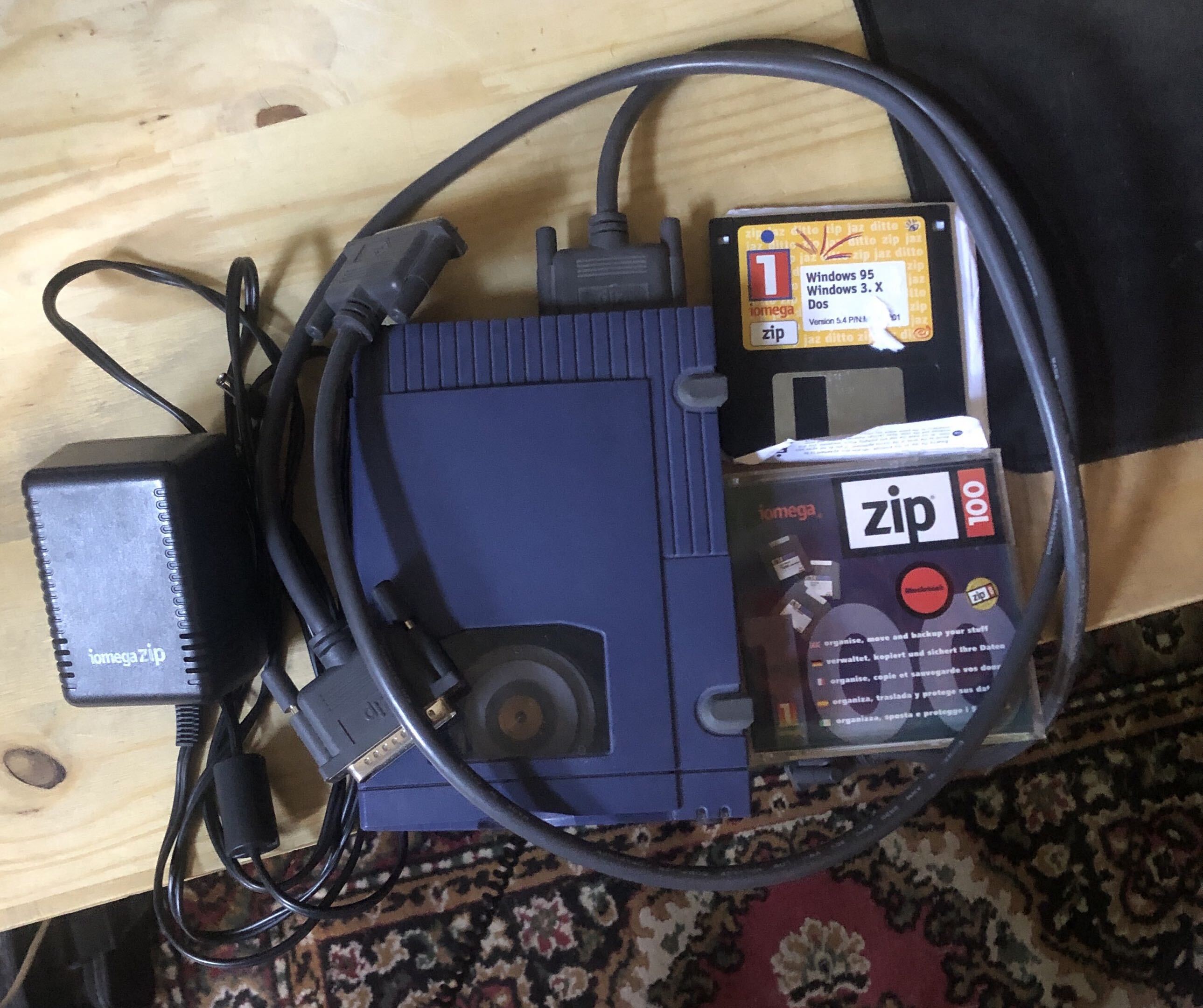 Lot Iomega ZIP 100 SCSI Z100S2 + accessoires