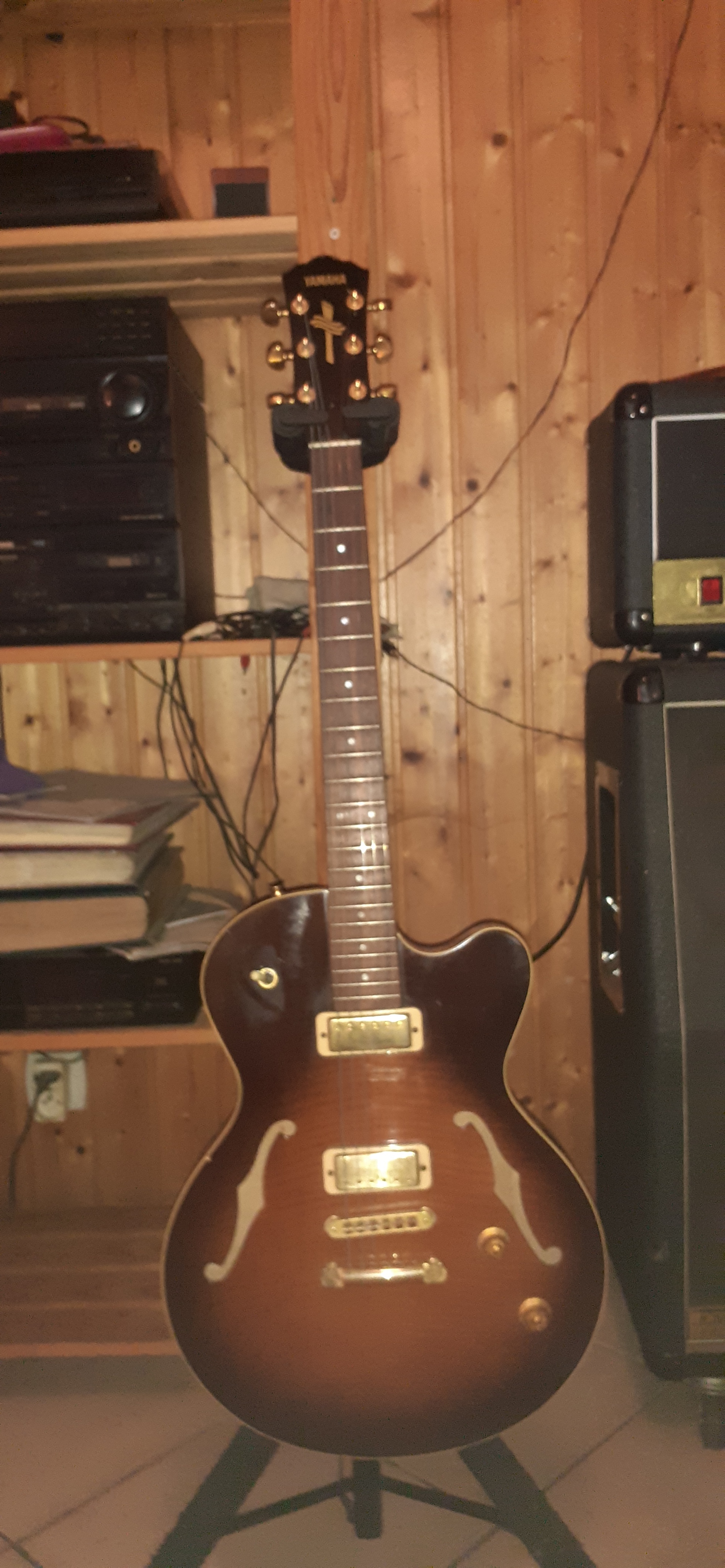 Vends Guitre électrique Yamaha AEX 520