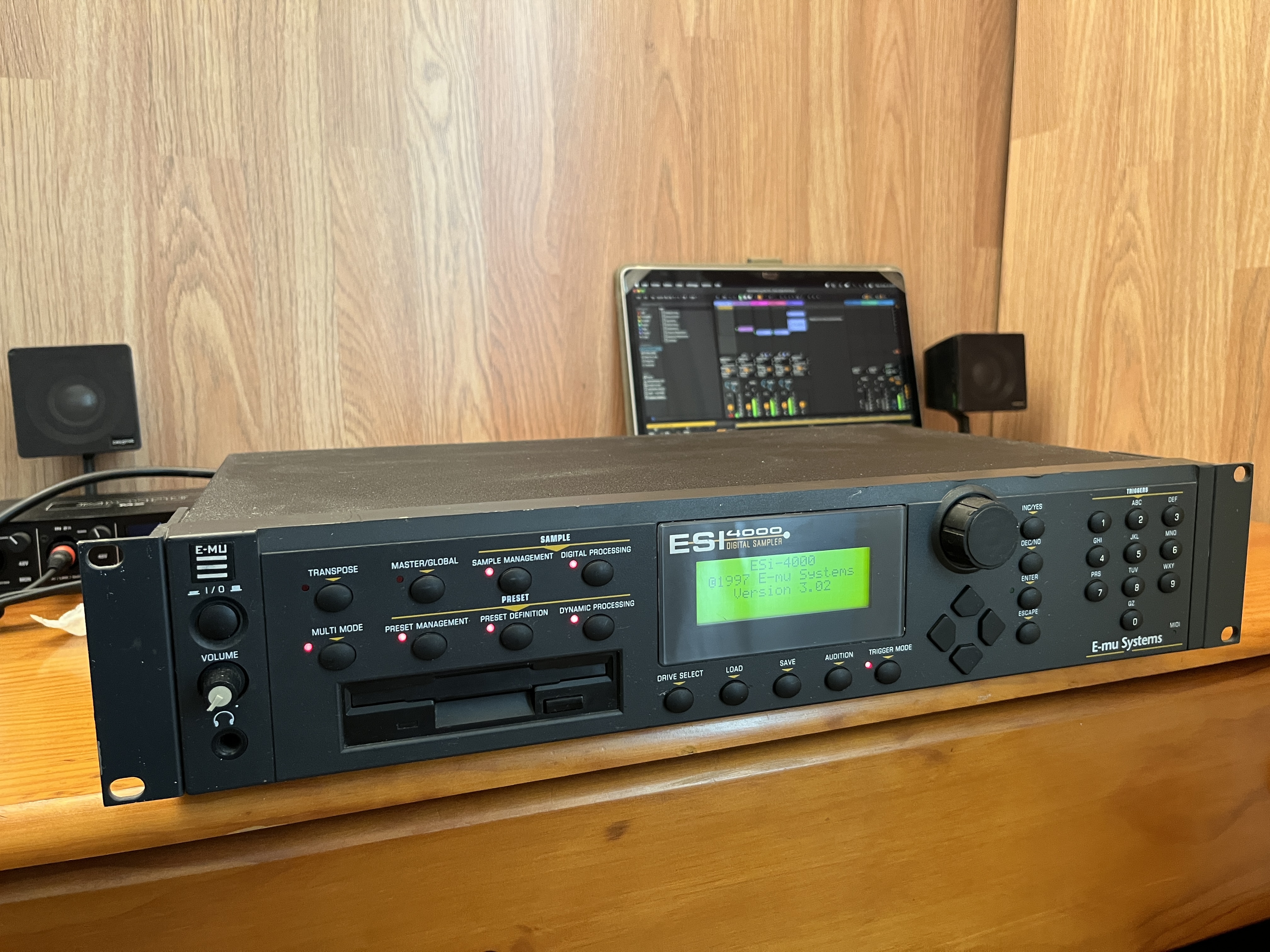 Vend E-MU ESI4000