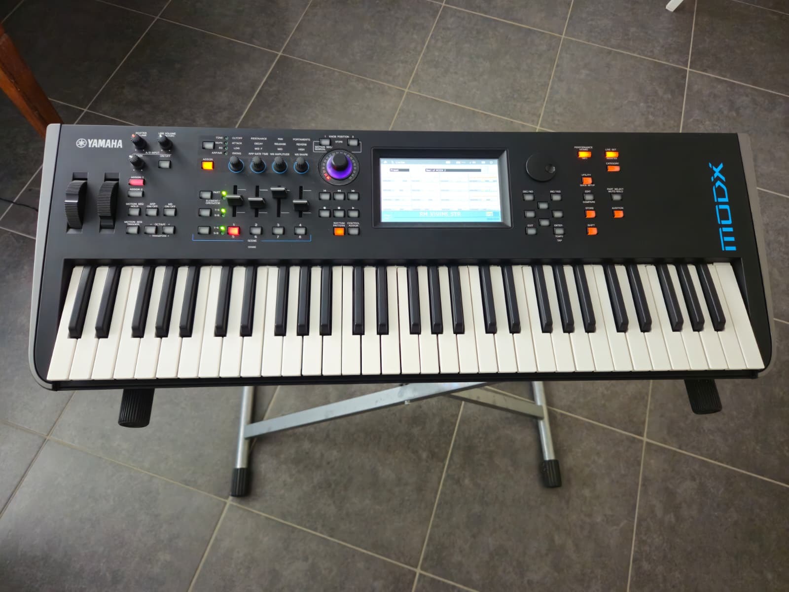 Vends synthé Yamaha MODX-6