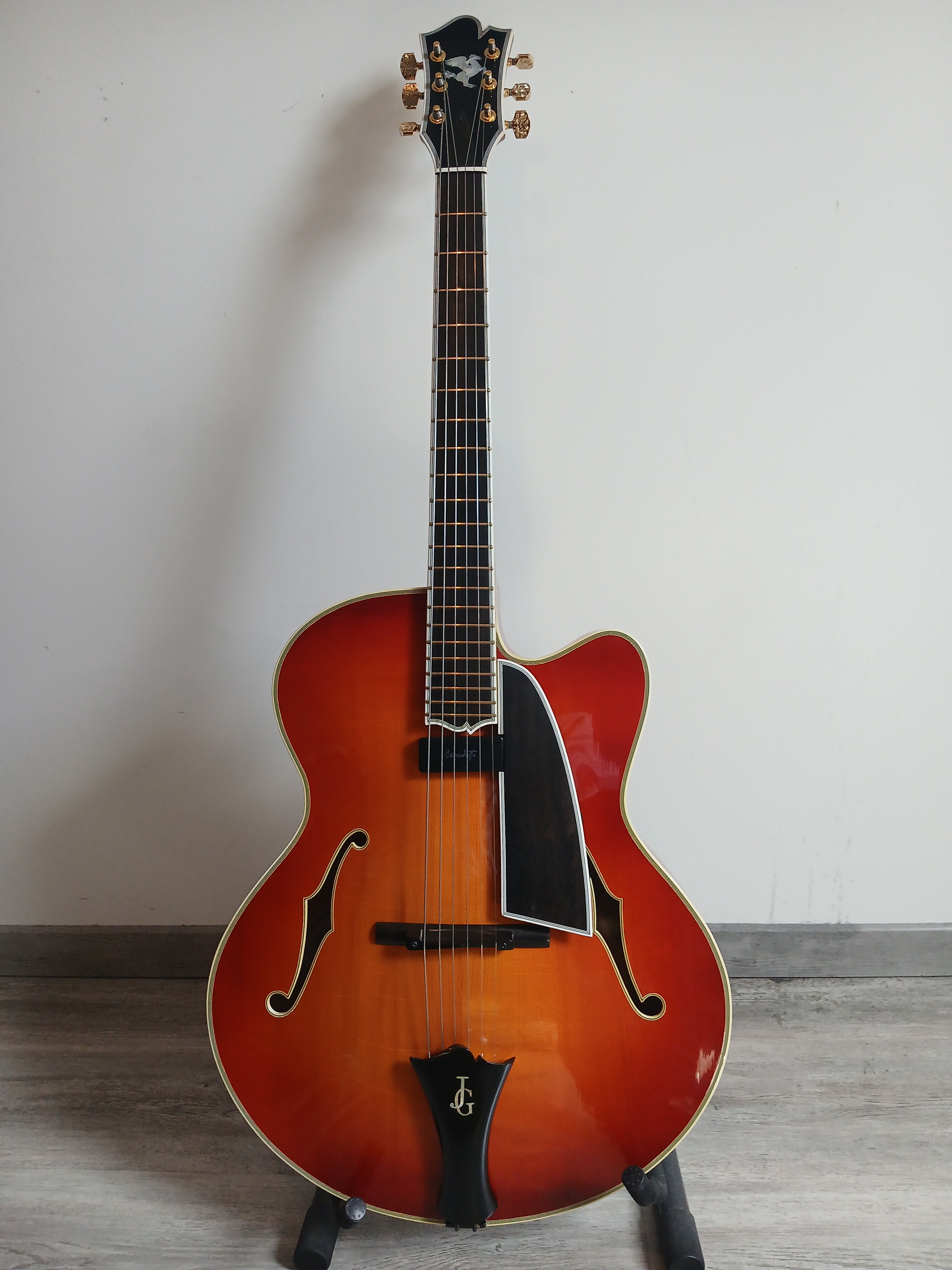 Guitare Jazz Archtop 17" du luthier Defurne