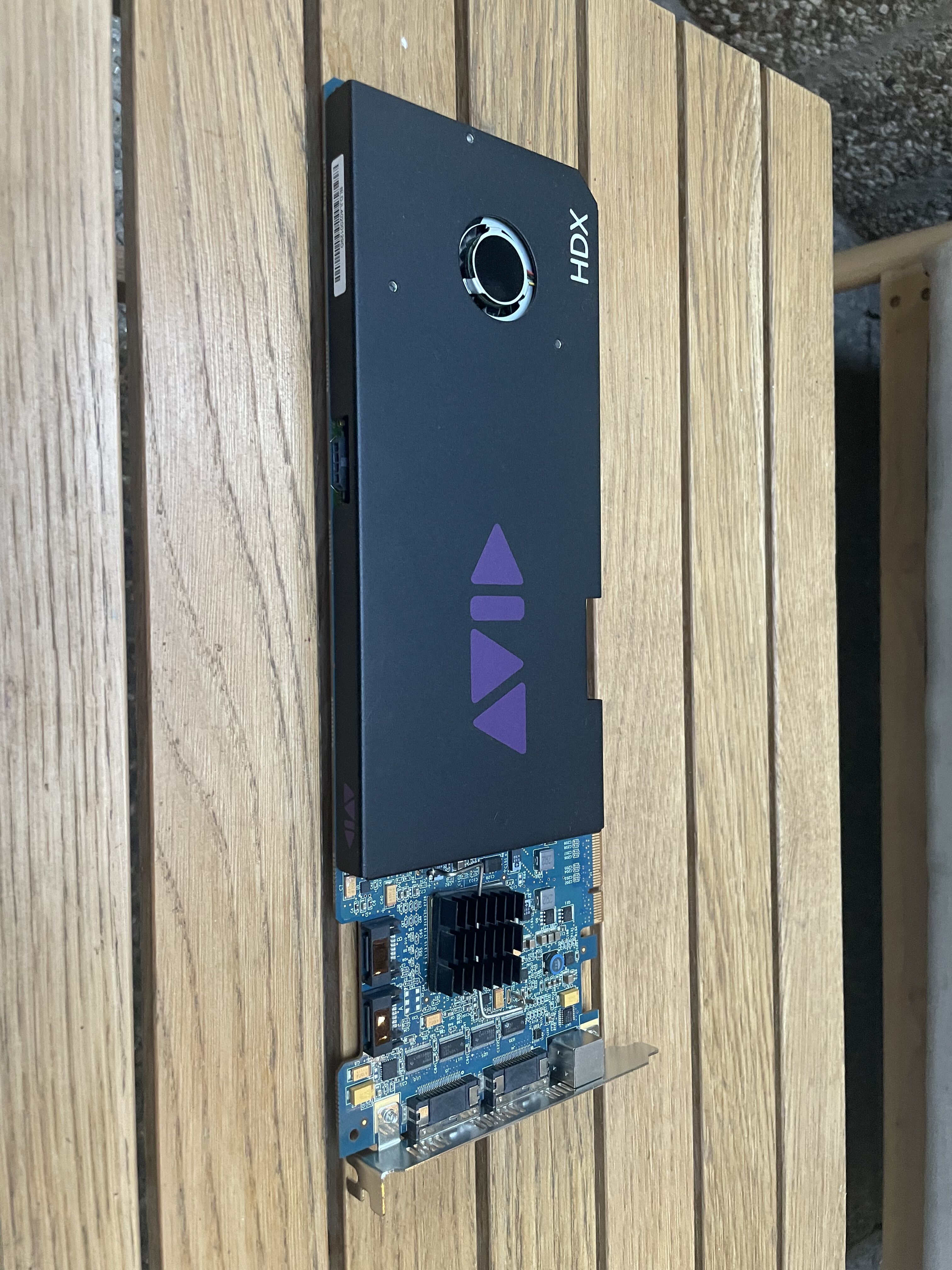 Avid HDX top