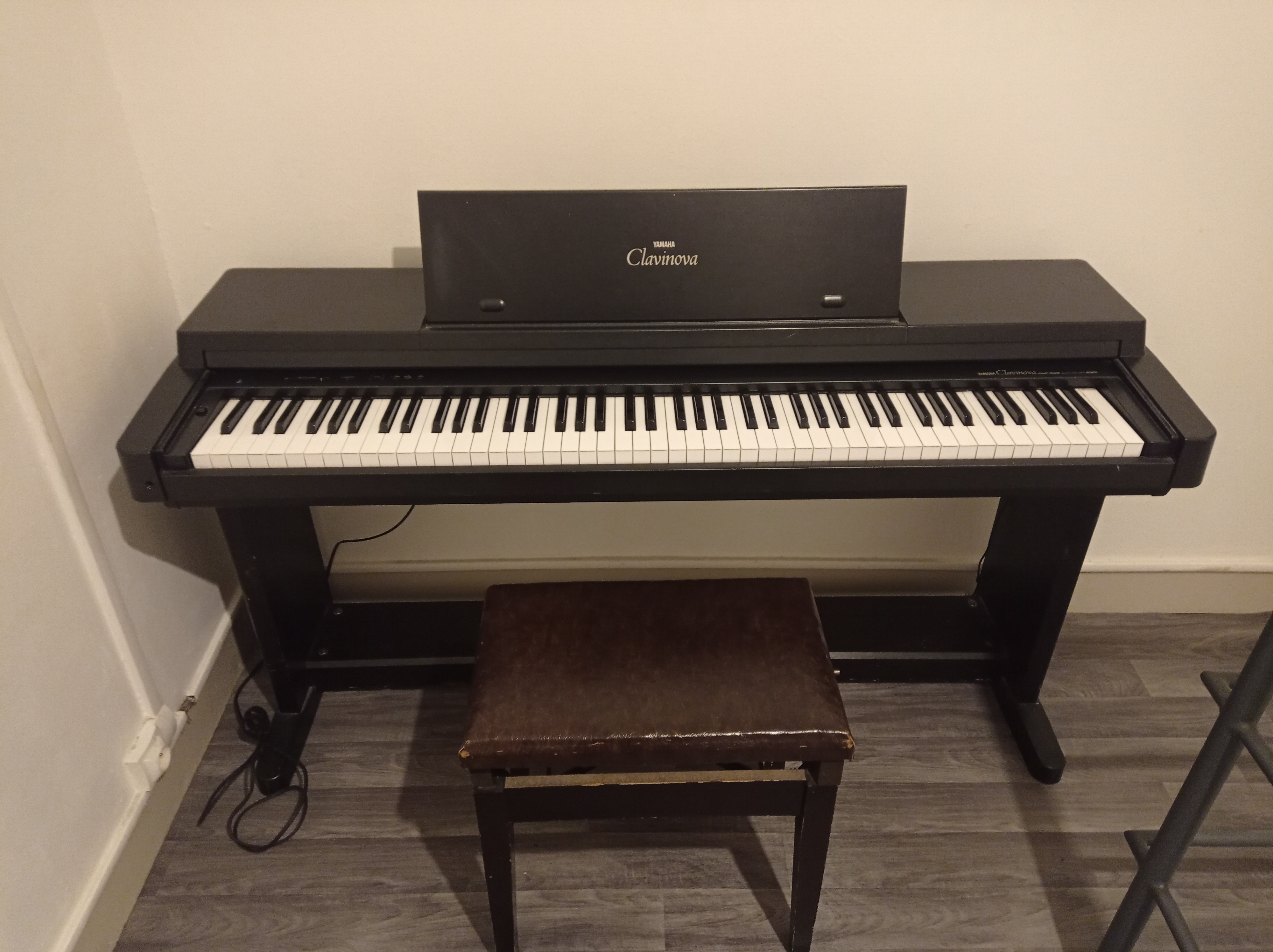 Vend piano Yamaha CLAVINOVA  350 avec son siège 