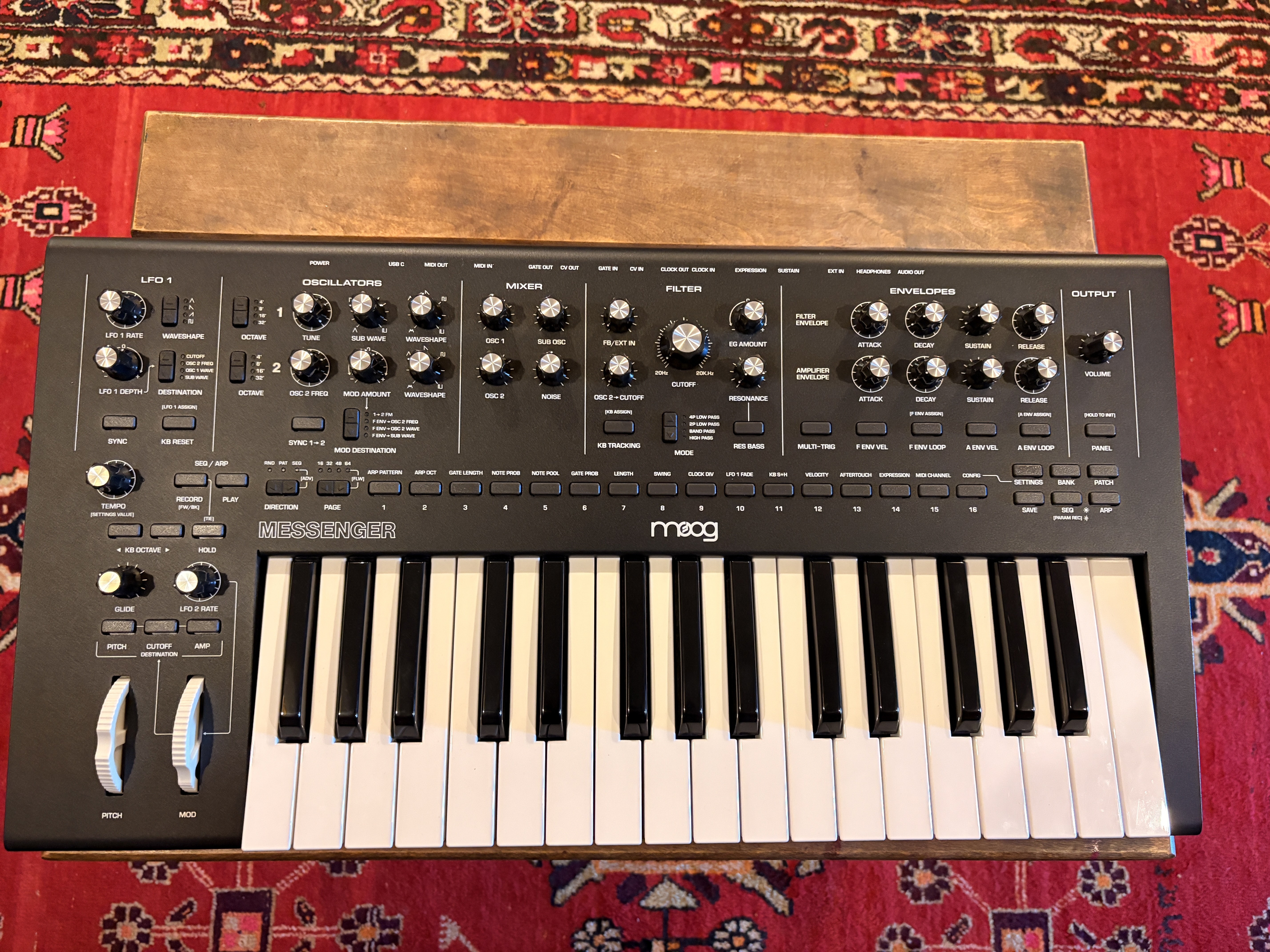 À vendre! - Moog Messenger - Monophonic Analog Synthesizer - État comme neuf