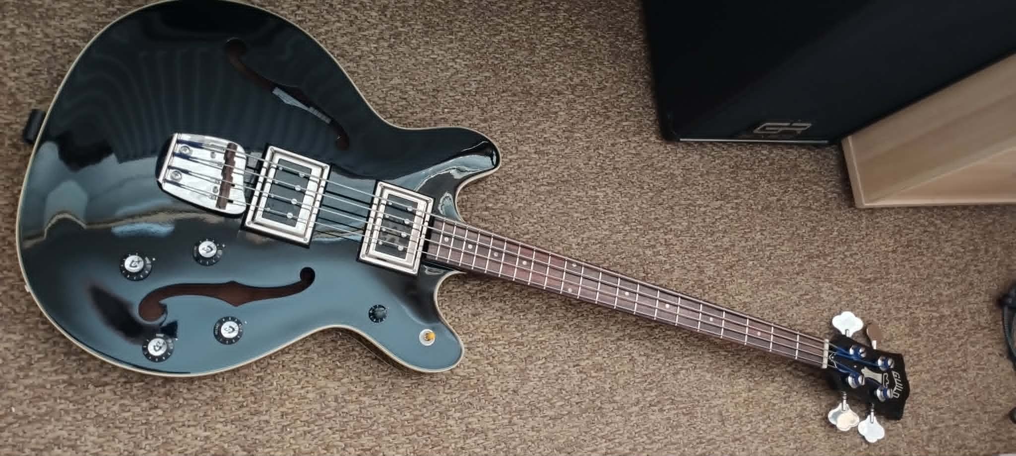Basse Guild Starfire II Black