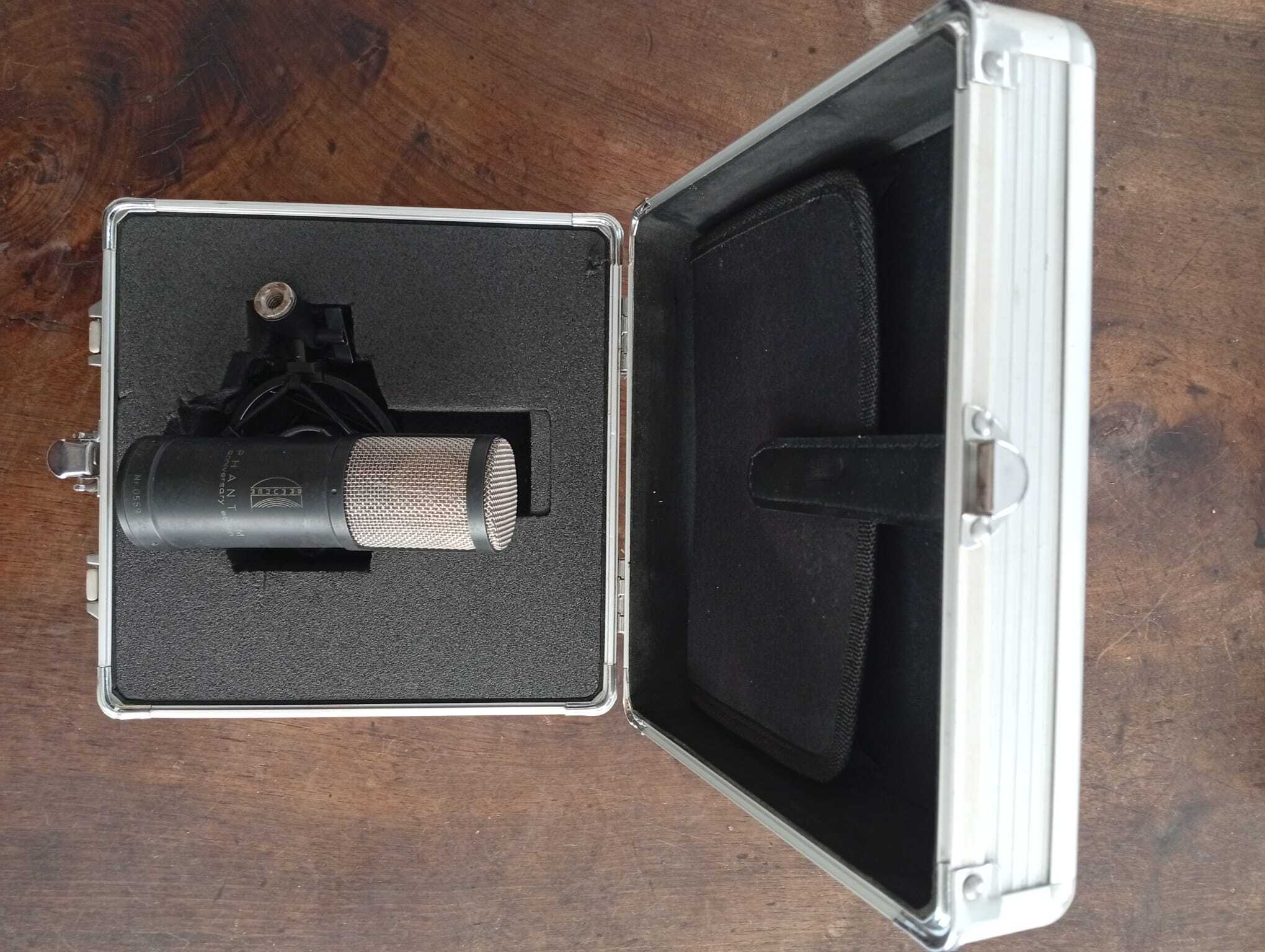Brauner Phantom Case