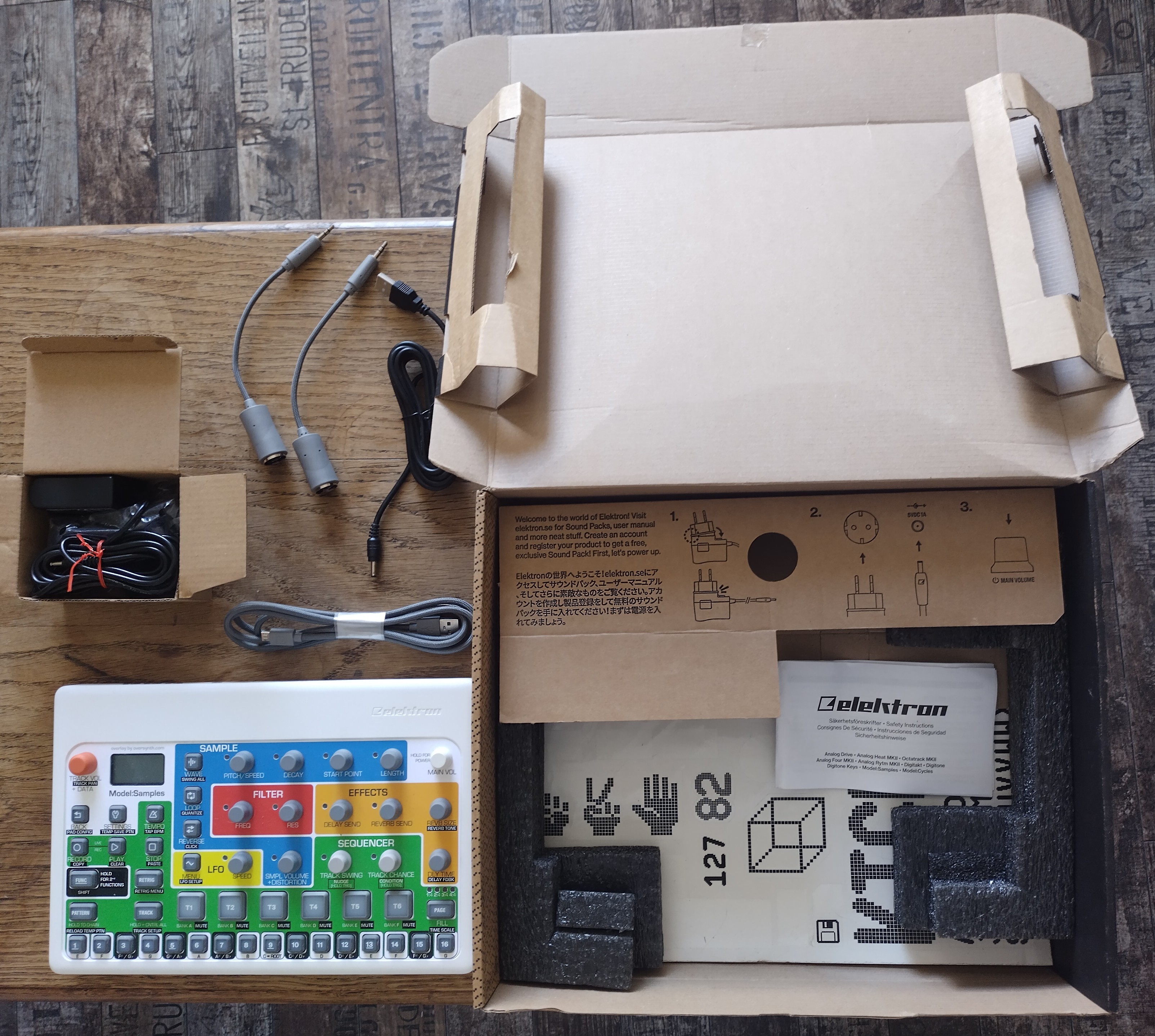 Elektron Model:Samples + overlay Oversynth + adaptateur alim USB. 