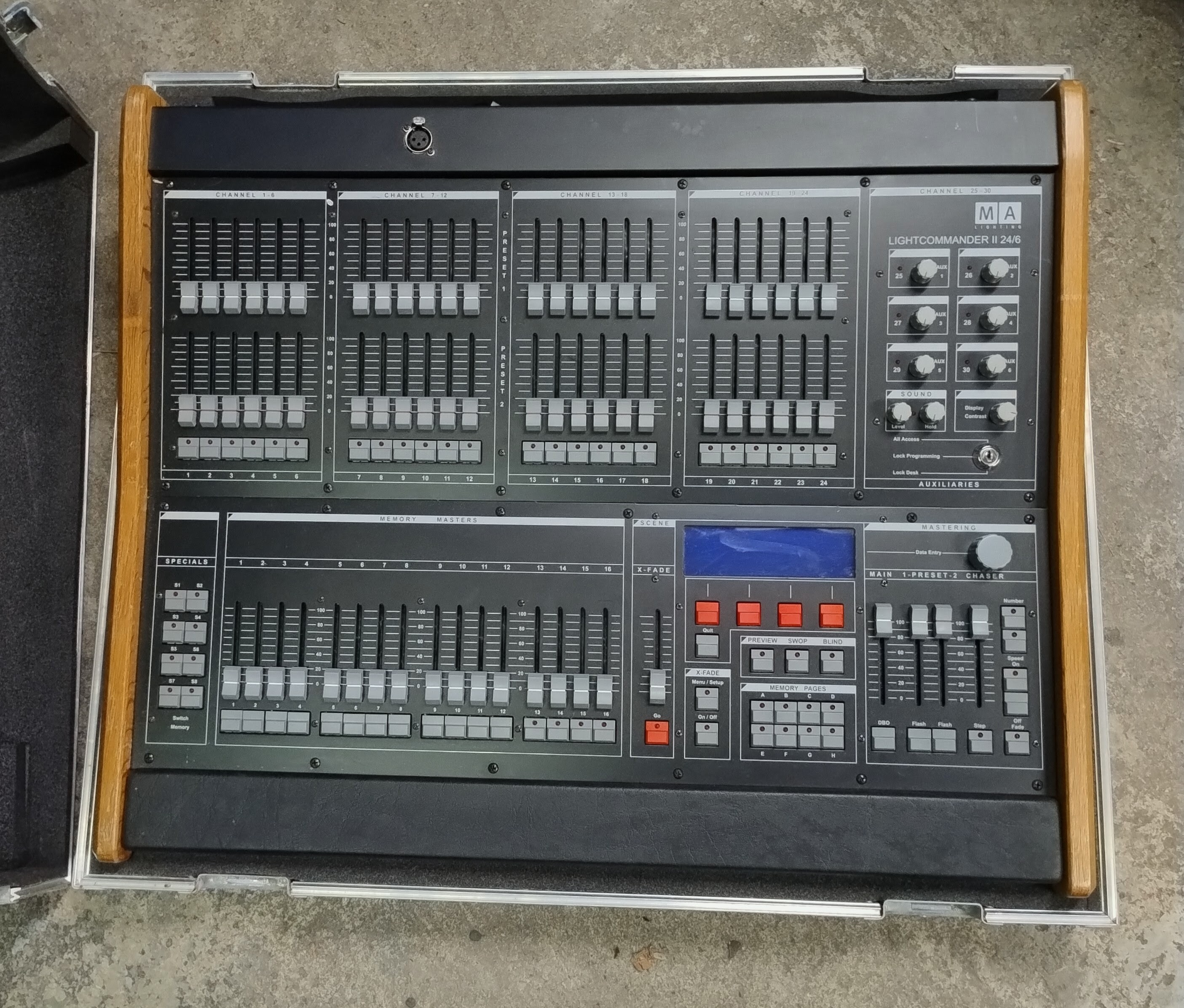 Vends console MA Lighting Lightcommander II 24/6