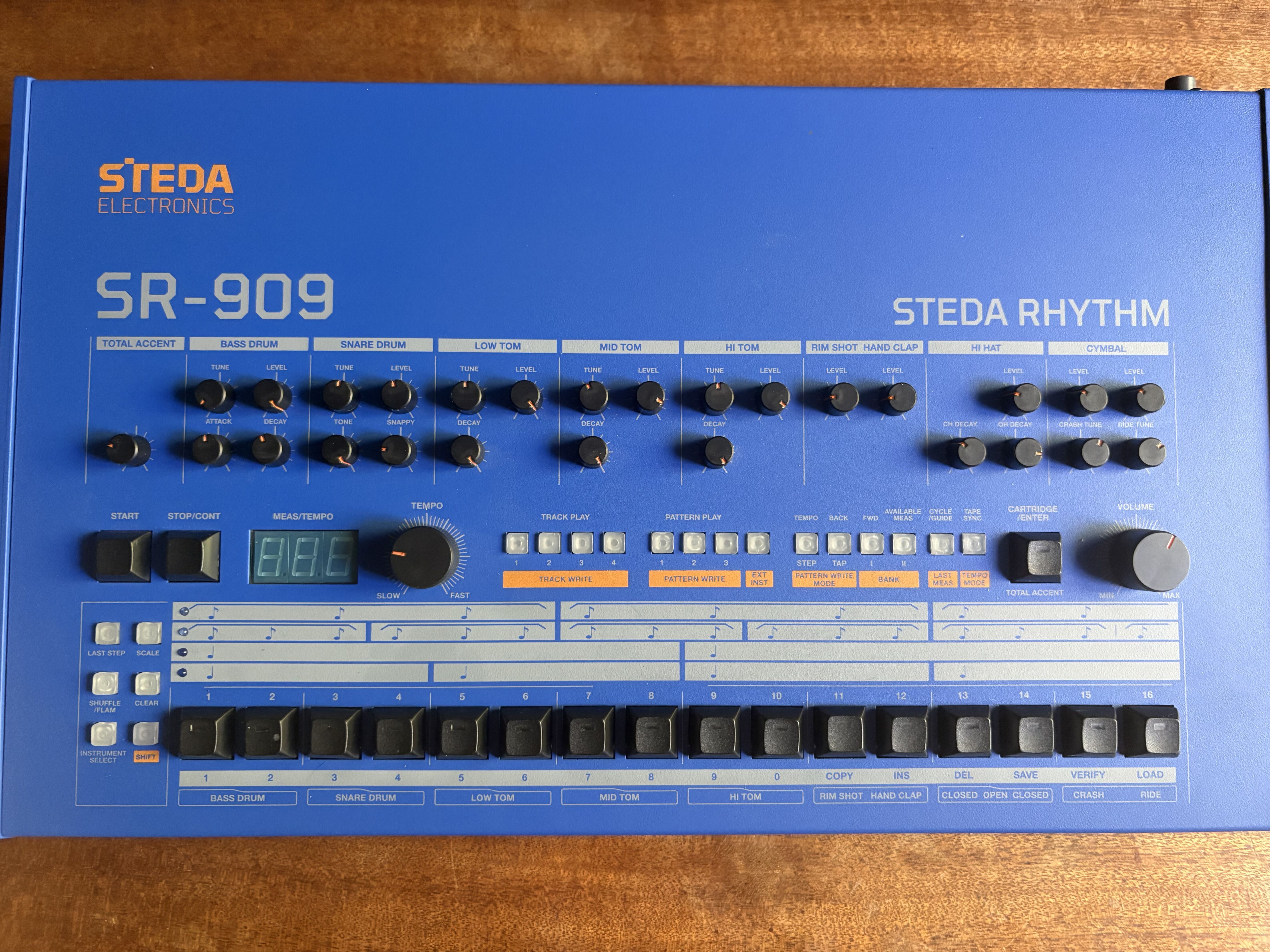 Vends Boîte à Rythme Steda Electronics SR-909 (Clone de la Roland Tr-909)