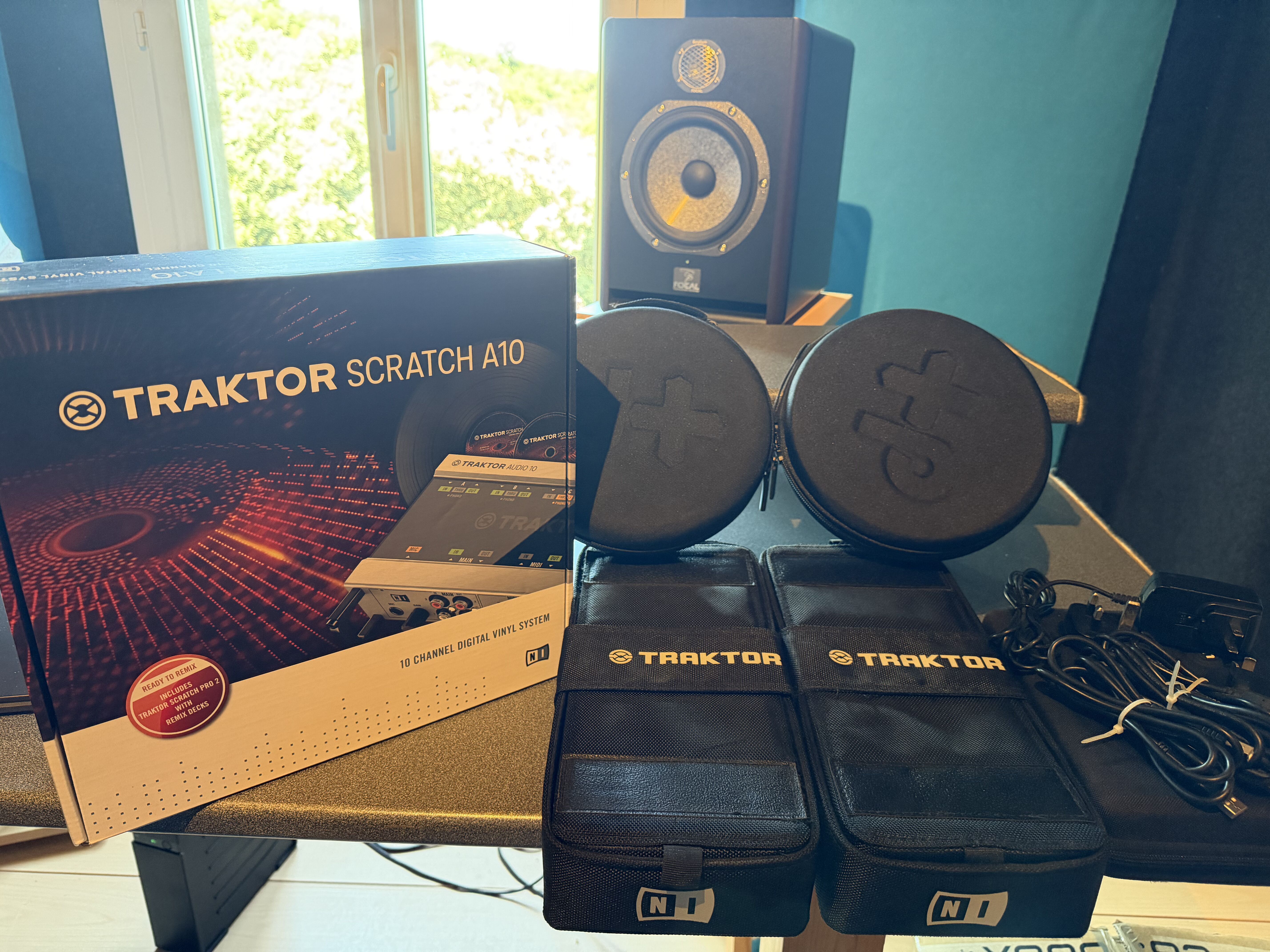 Pack Traktor Scratch A10 + 2 Kontrol X1 MK1 + Oyaide + DVS + housses