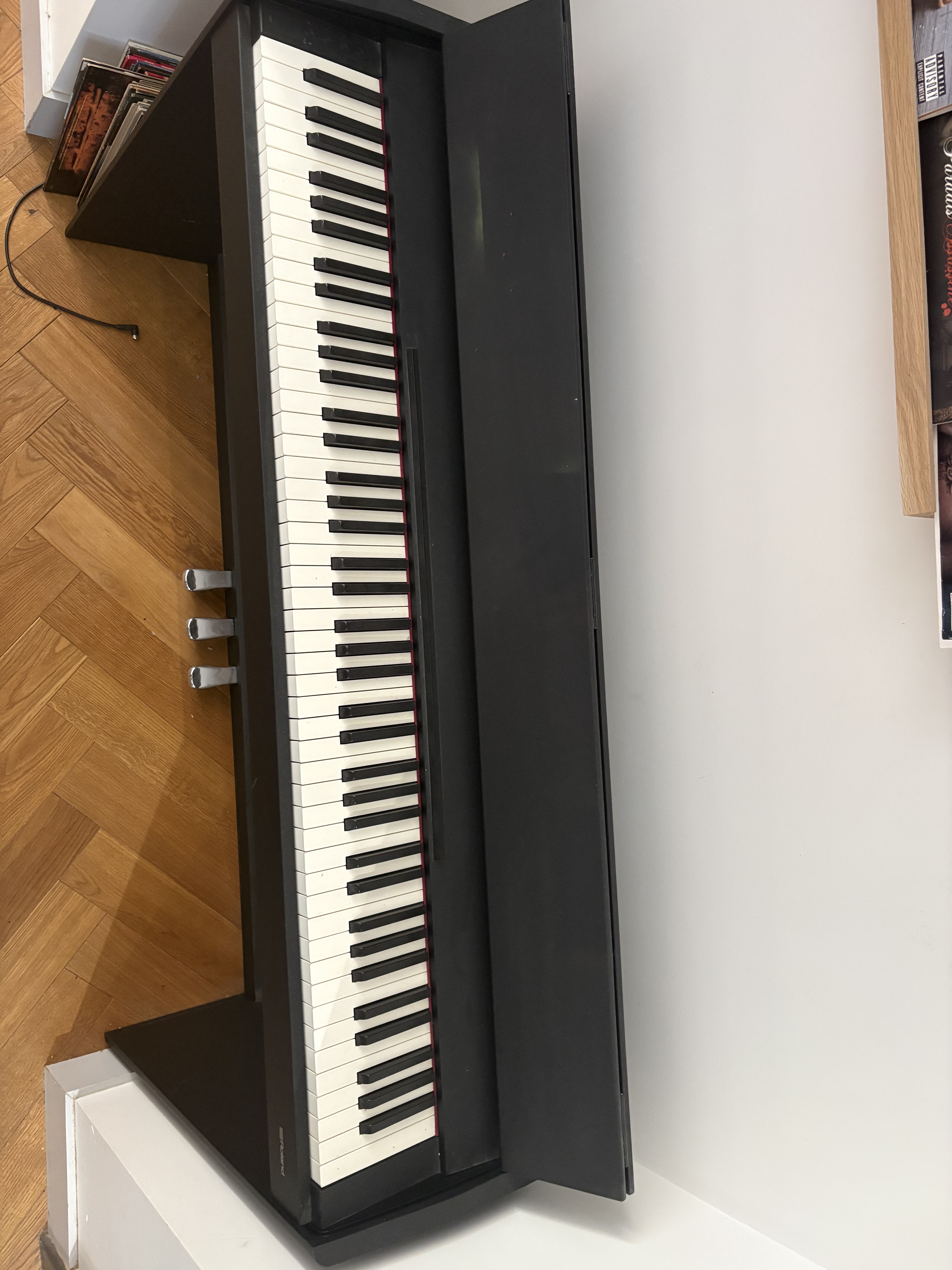 vends piano Roland F107