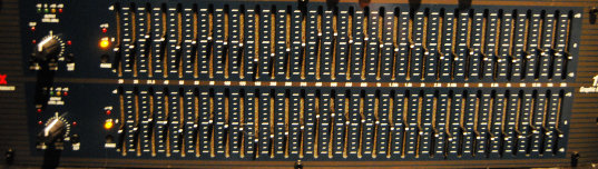 C DBX Equalizer 2x 21 B