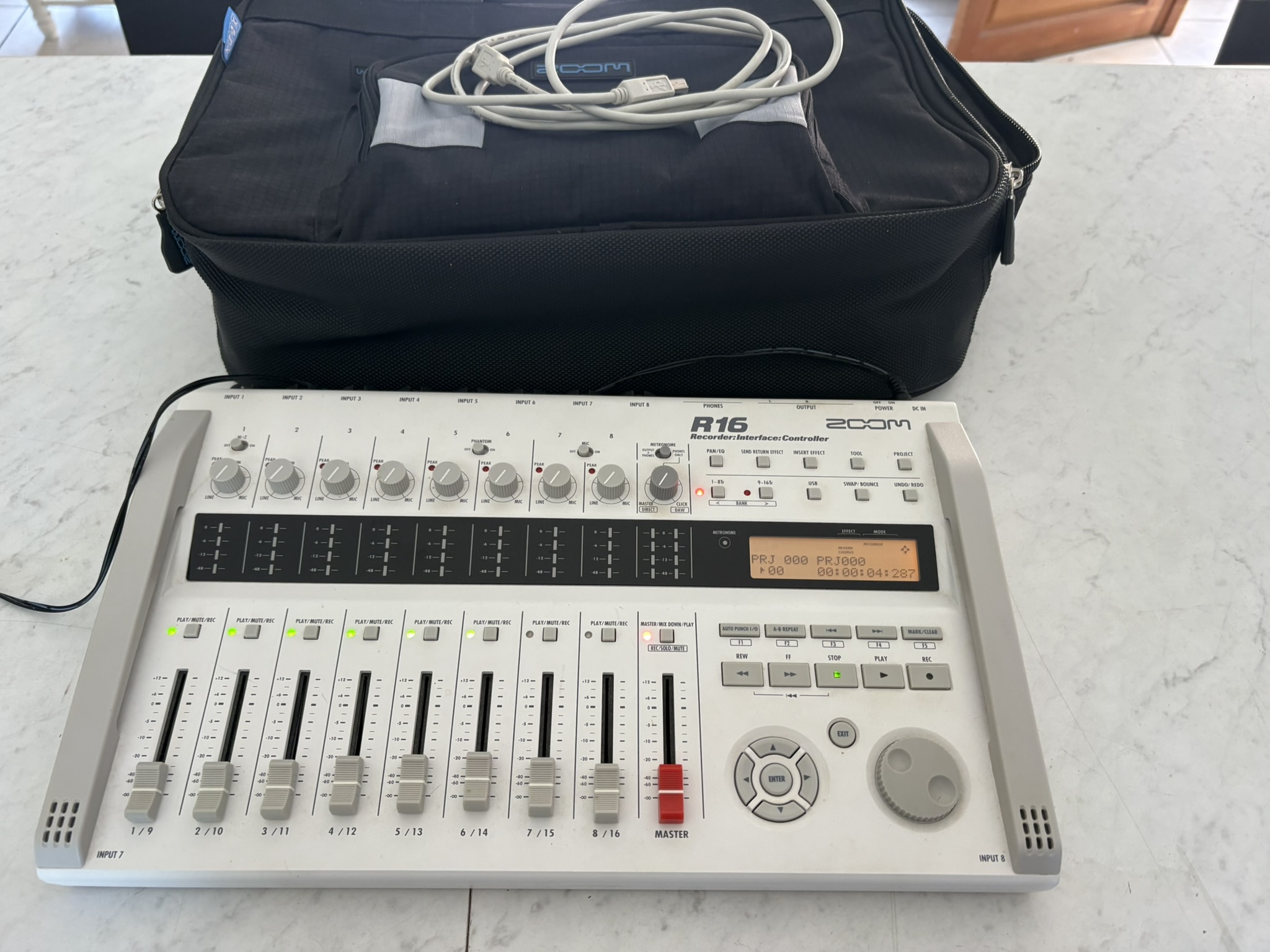 zoom R16