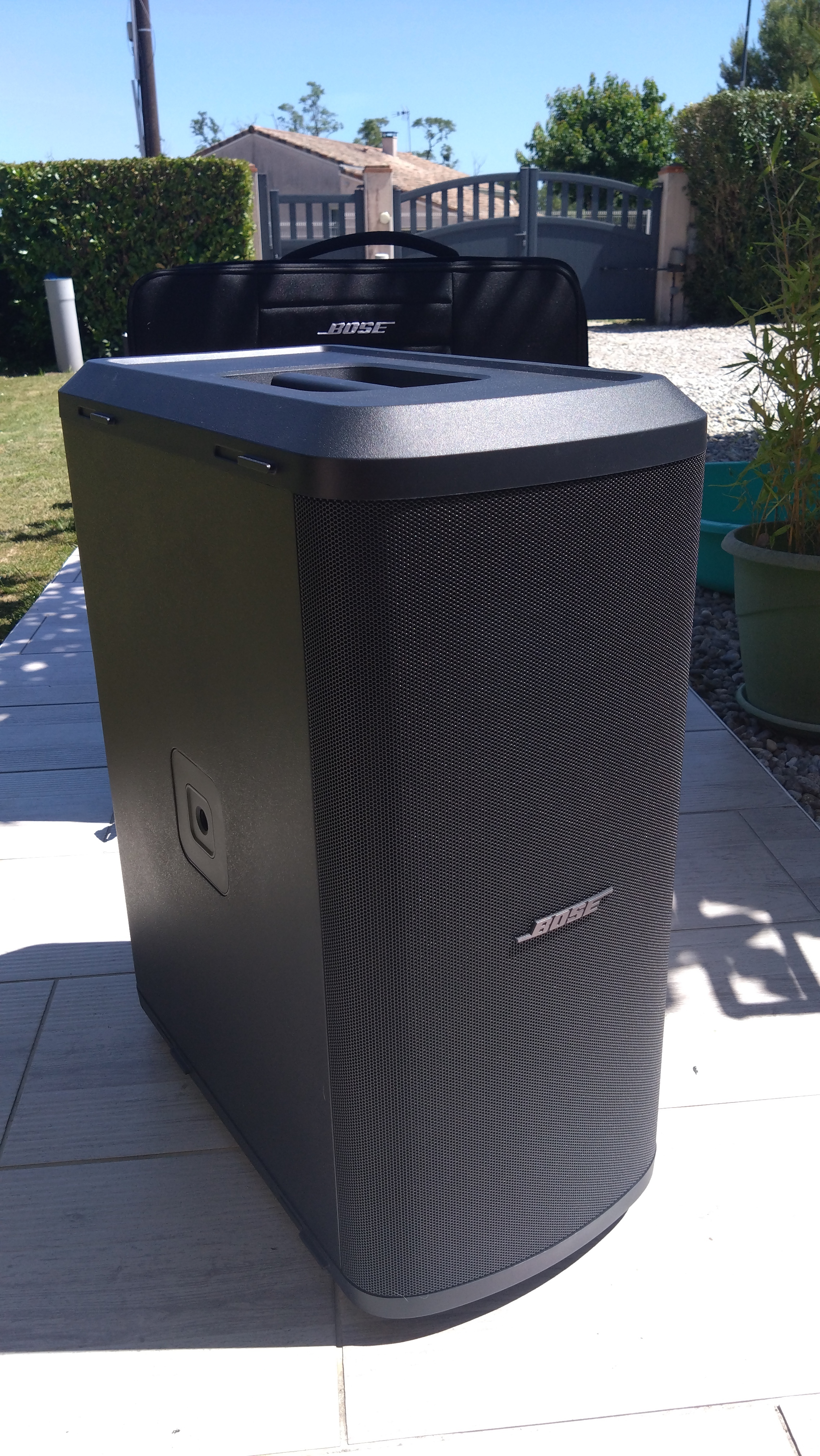 Vends BOSE SUB 2 avec house et Valise Roller Bag BOSE ( état neuf )