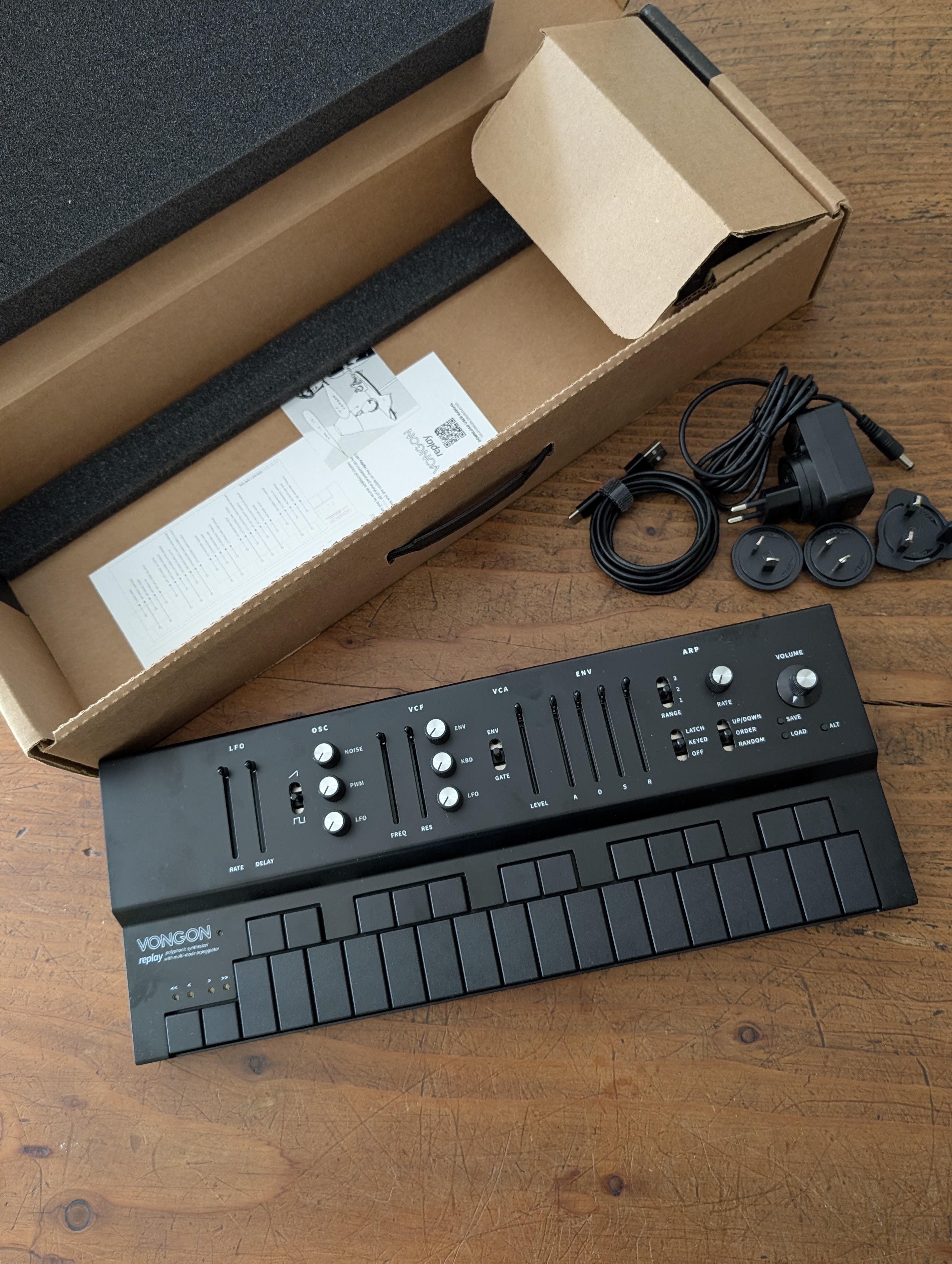 Vongon Replay - Polyphonic Synthesizer