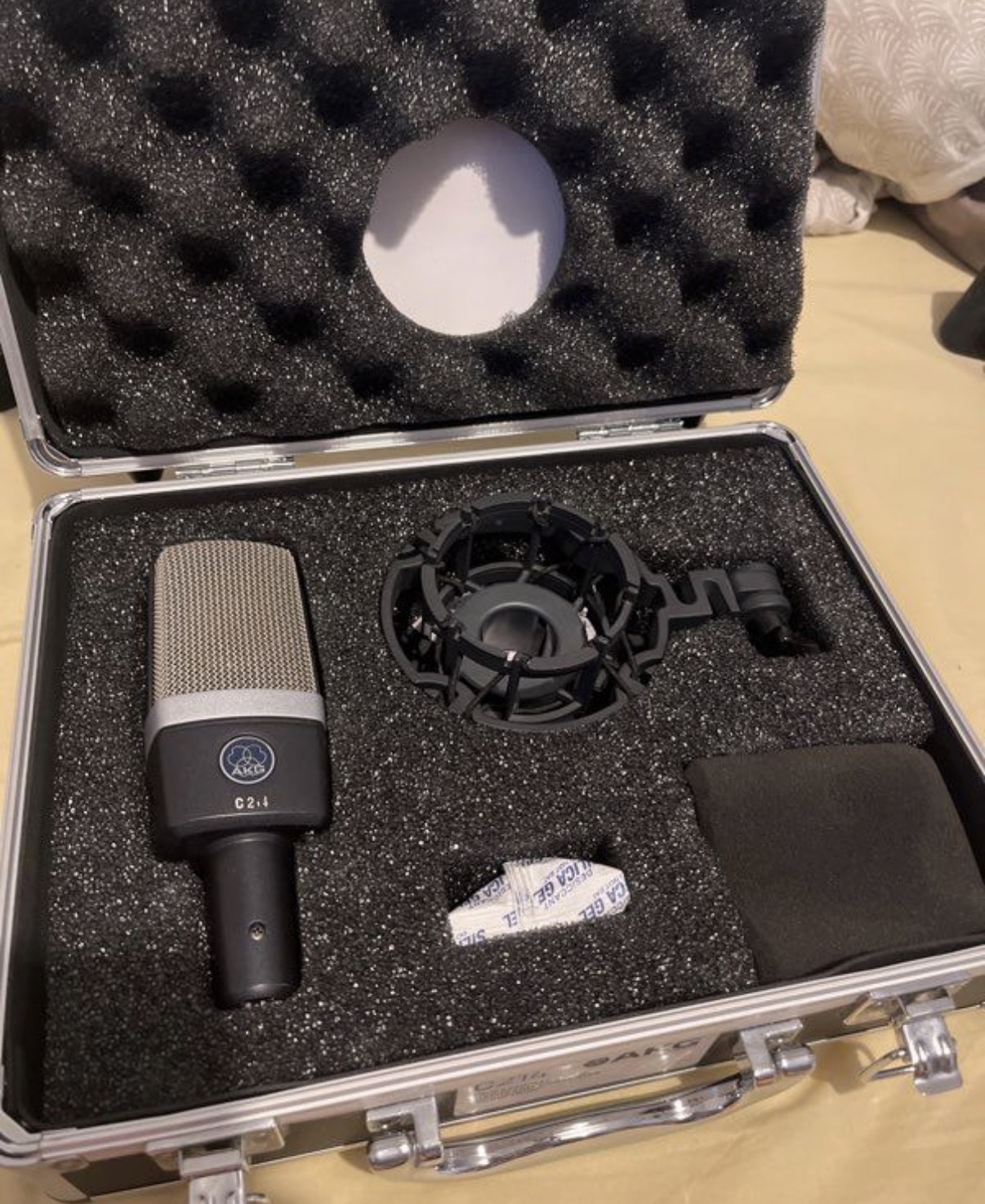 Vends AKG C214