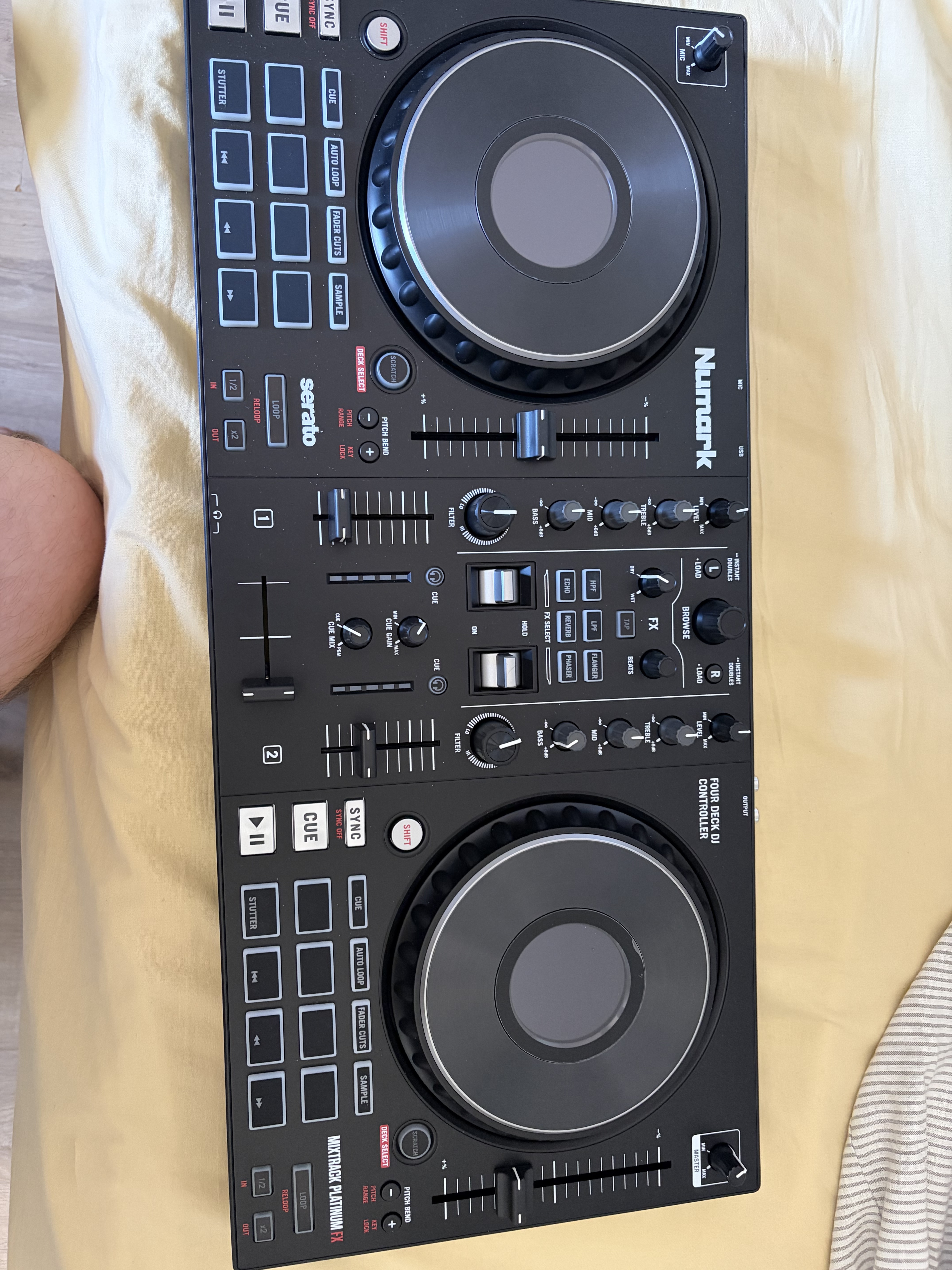 Vends Platine Numark Mixtrack platinum FX 