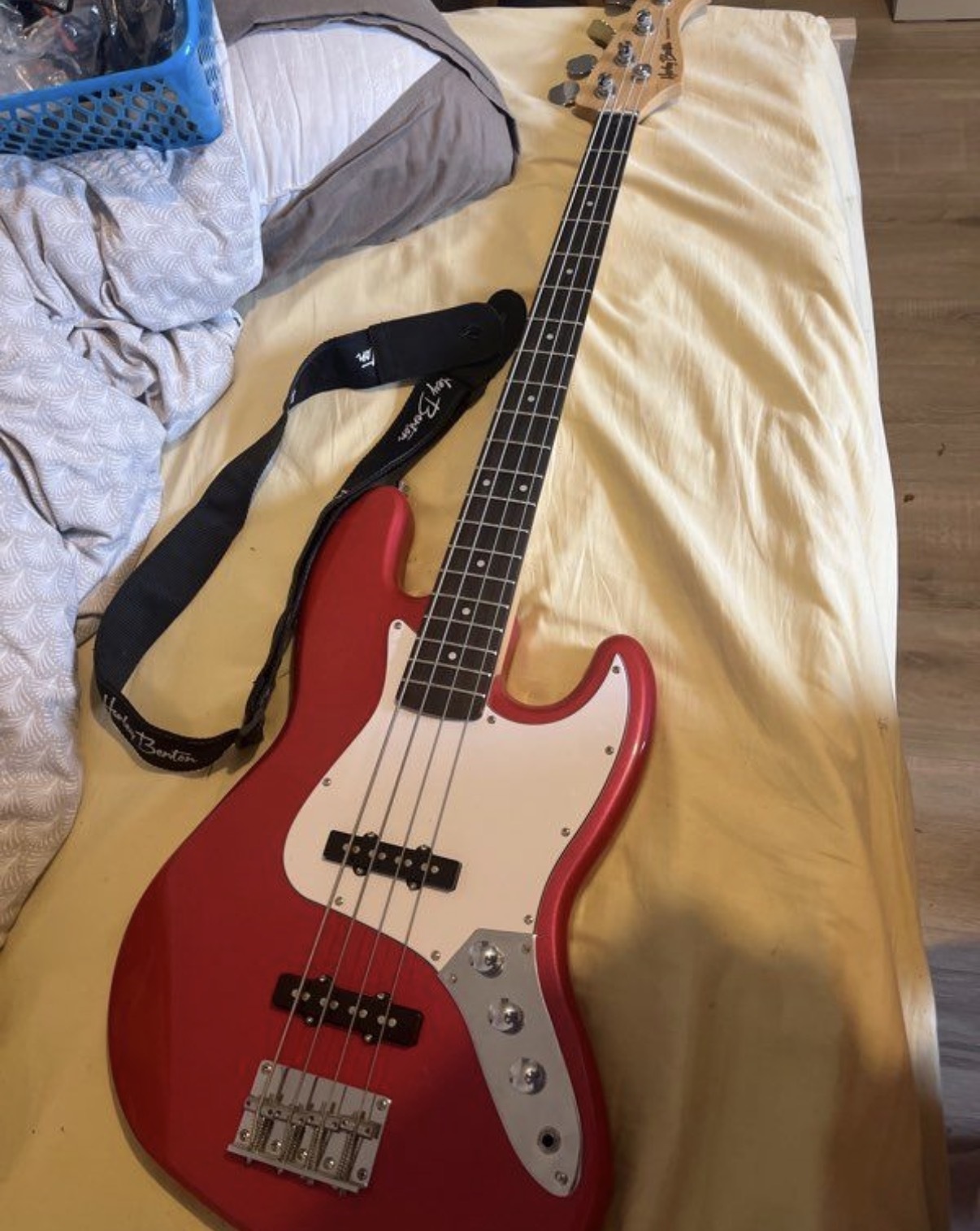 Vends Basse rouge harley benton 