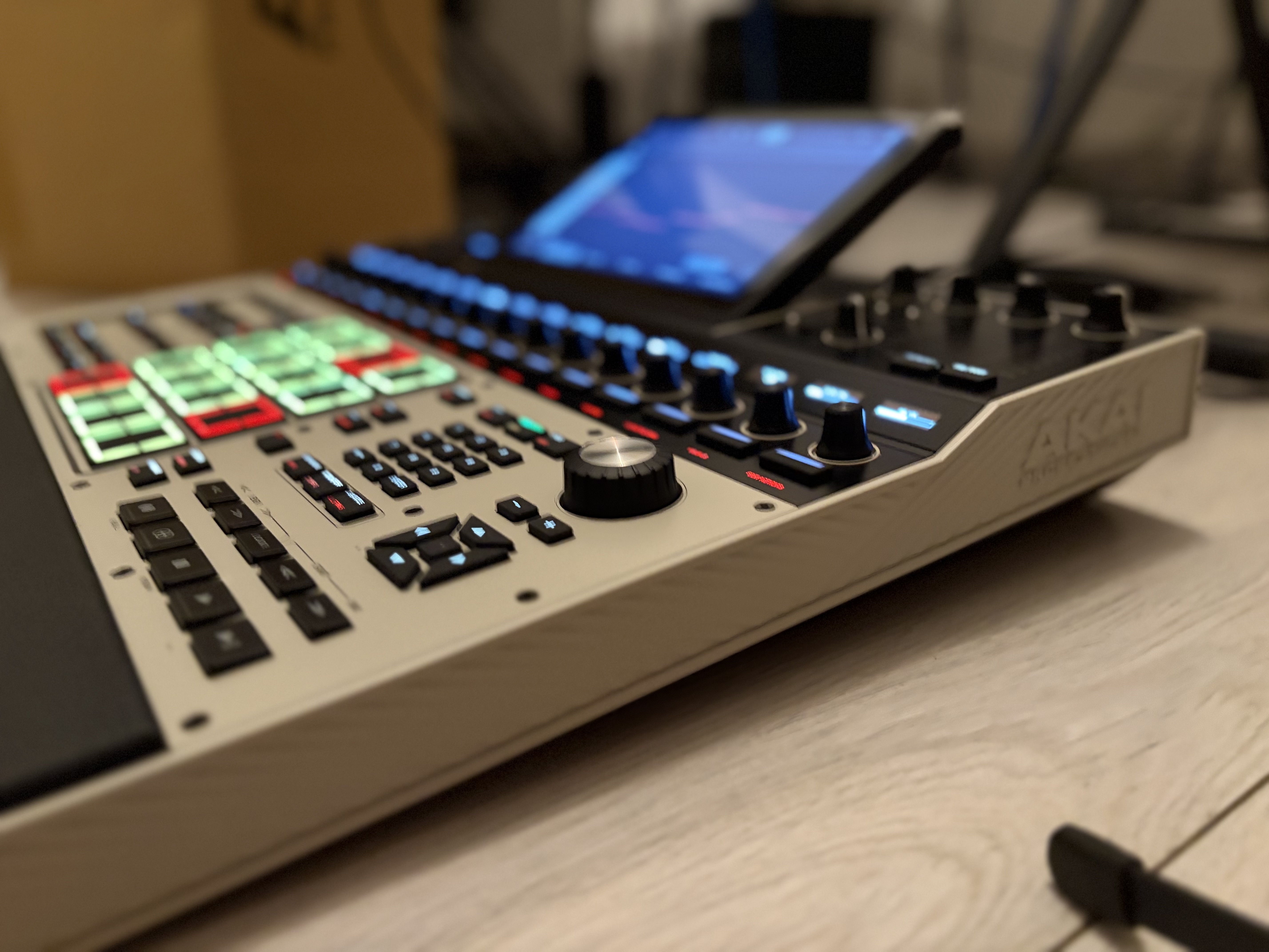 Akai MPC XL - flanc droit