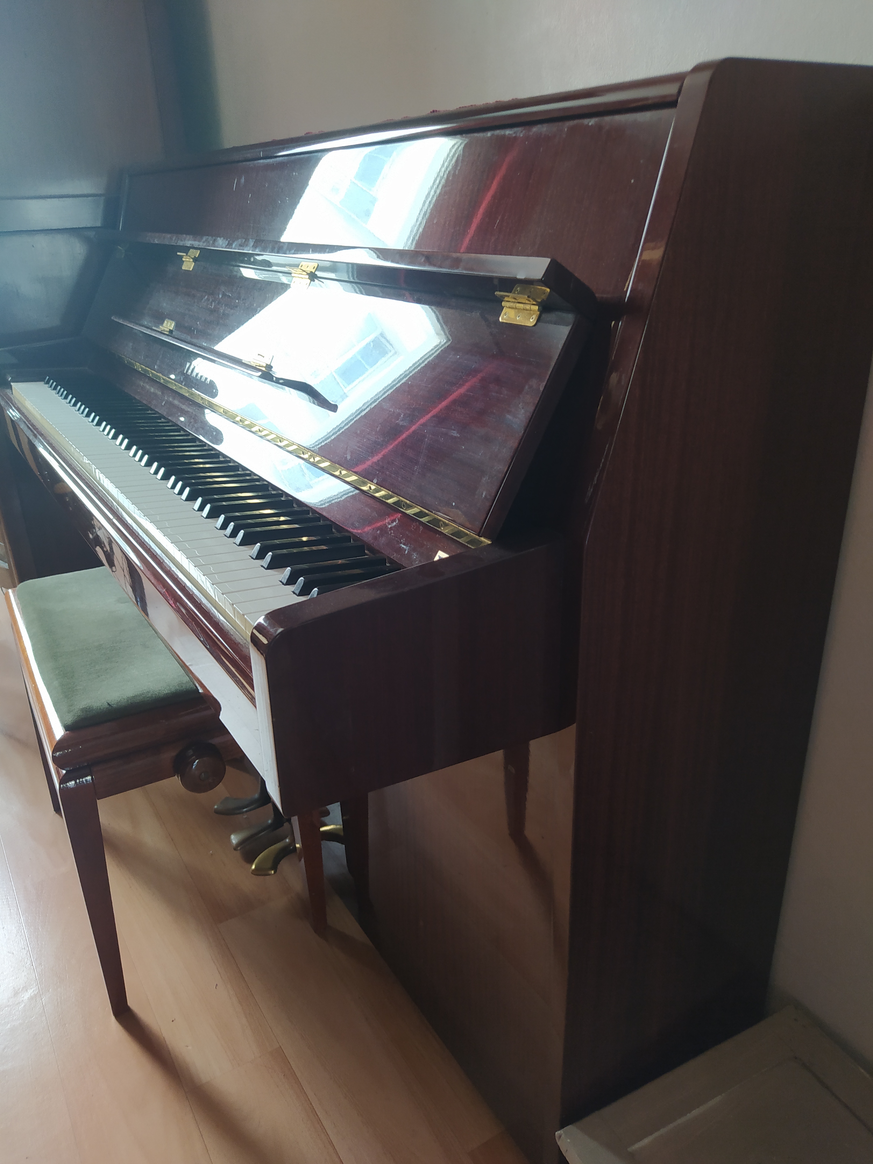 Vends Piano droit Yamaha M1J acajou brillant