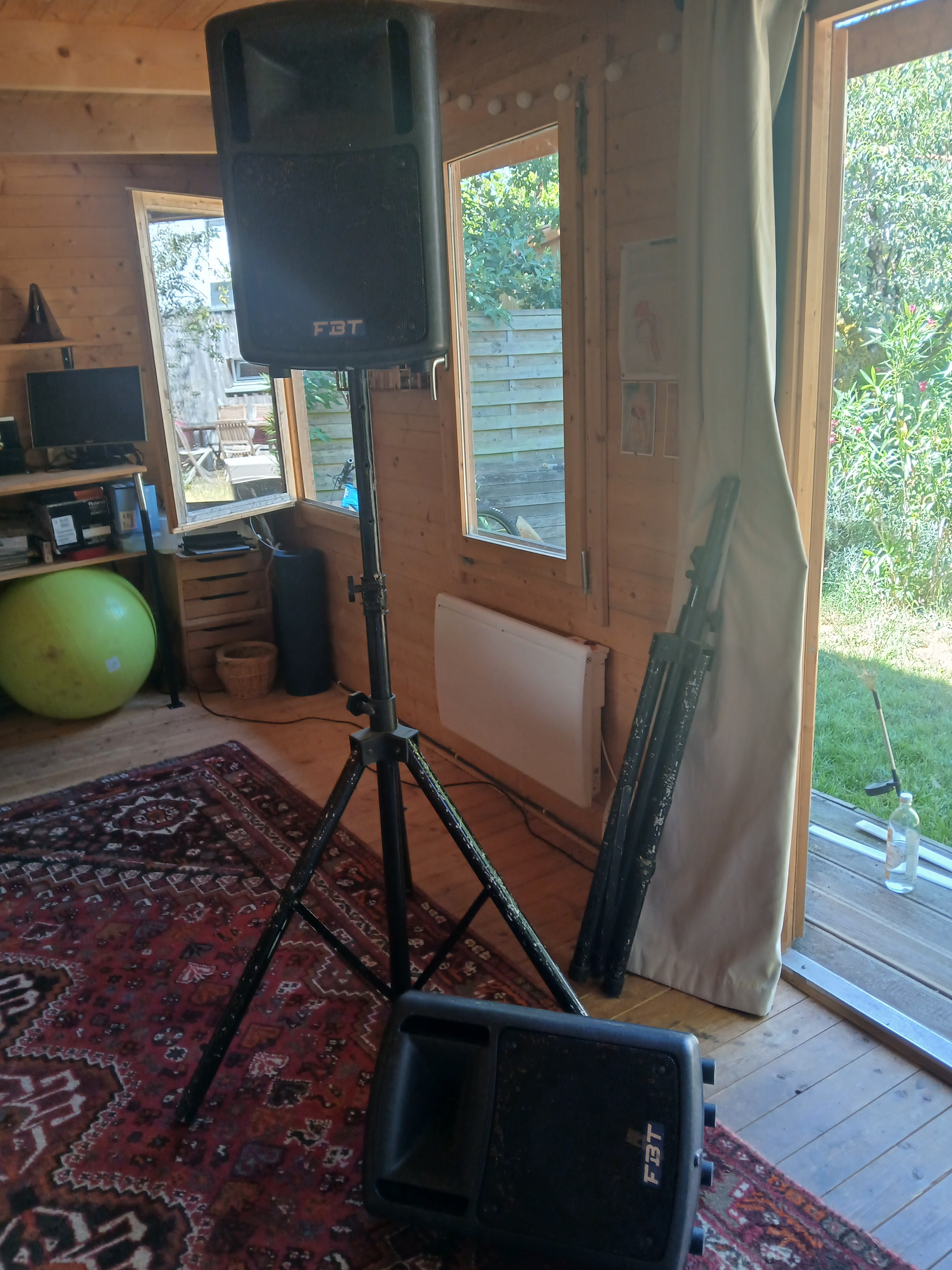 Vends enceintes amplifiées FBT Maxx 2a