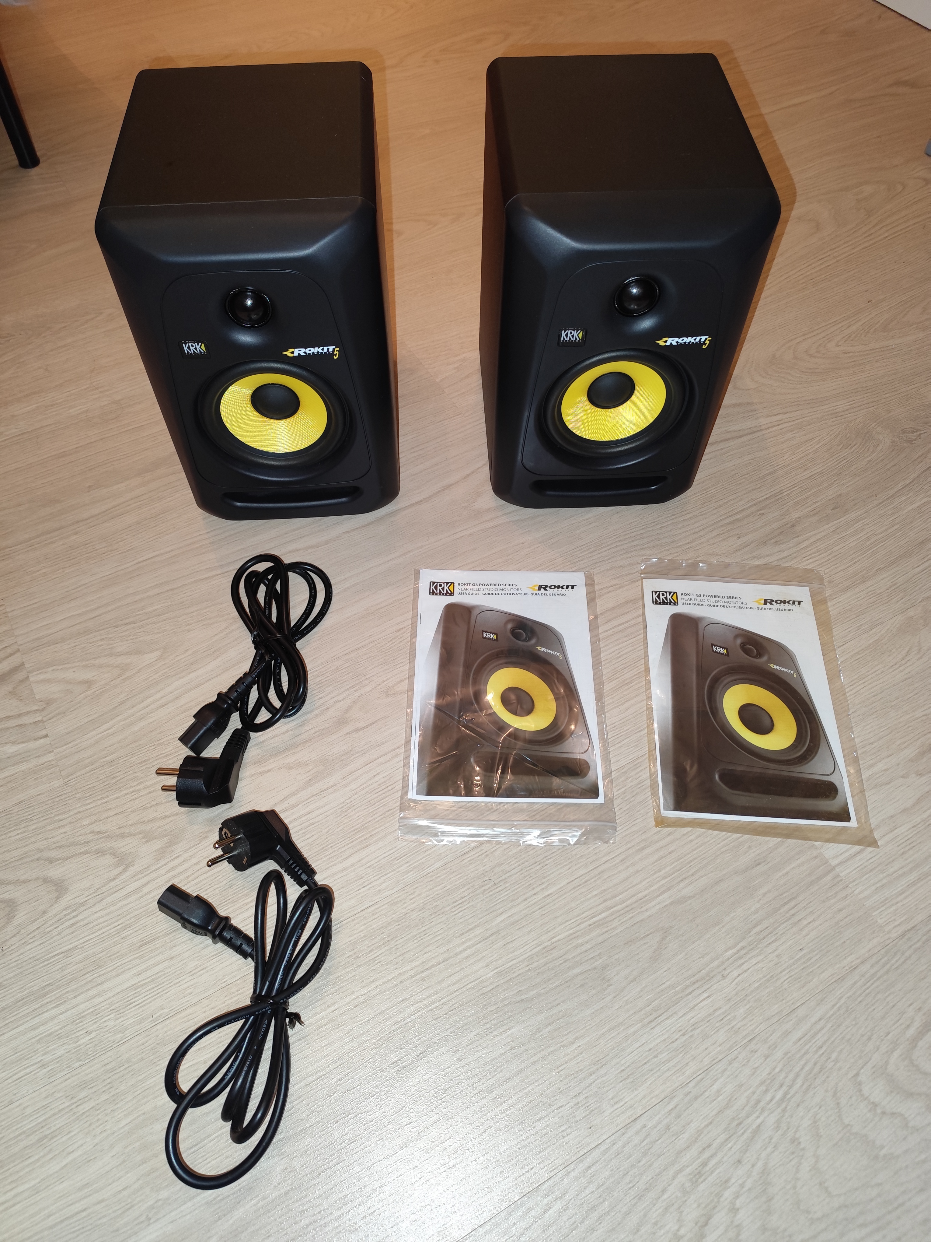 Kit monitoring KRK ROKIT 5 G3 + Carte son et accessoires.