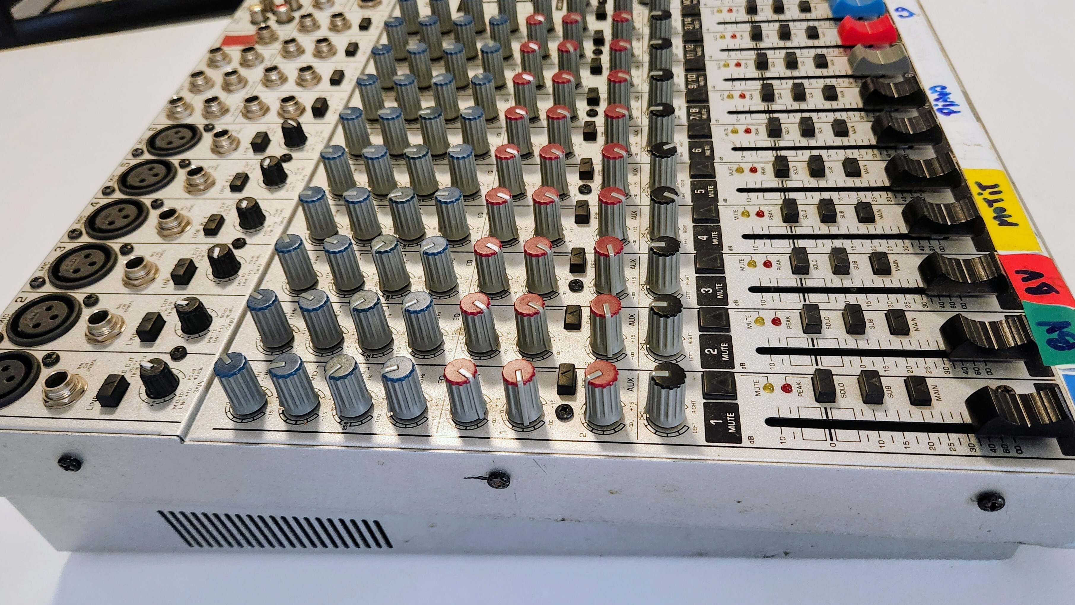 Console analogique Behringer Eurorack UB1832FX-Pro 