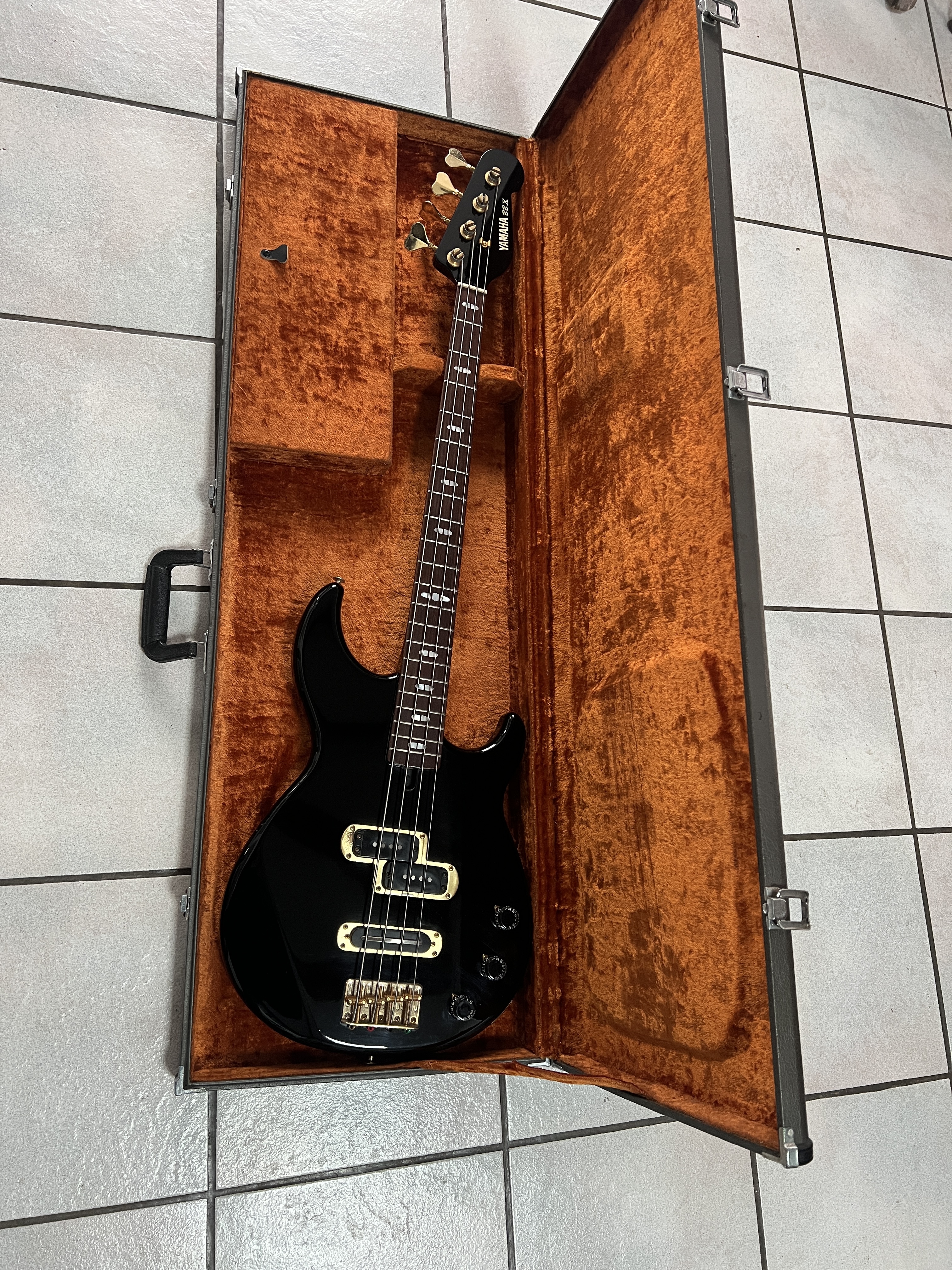 Vends rarissime basse Yamaha BBX 1985