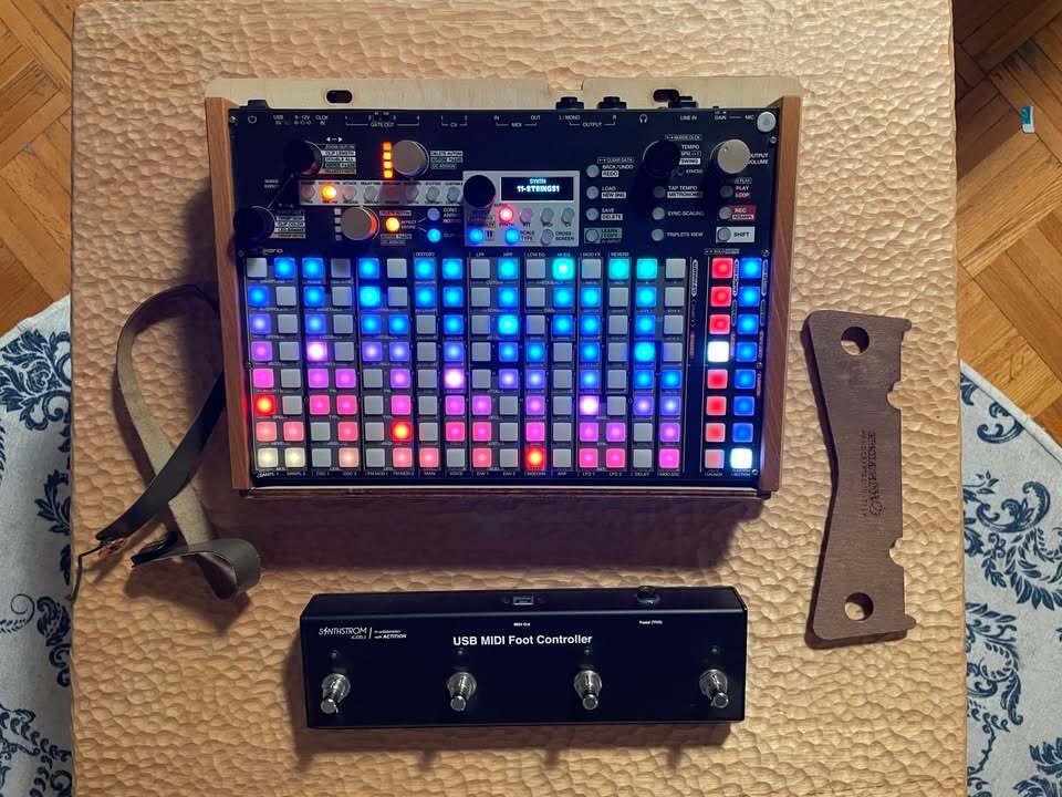 Deluge OLED avec pédale Synthstrom (RARE)