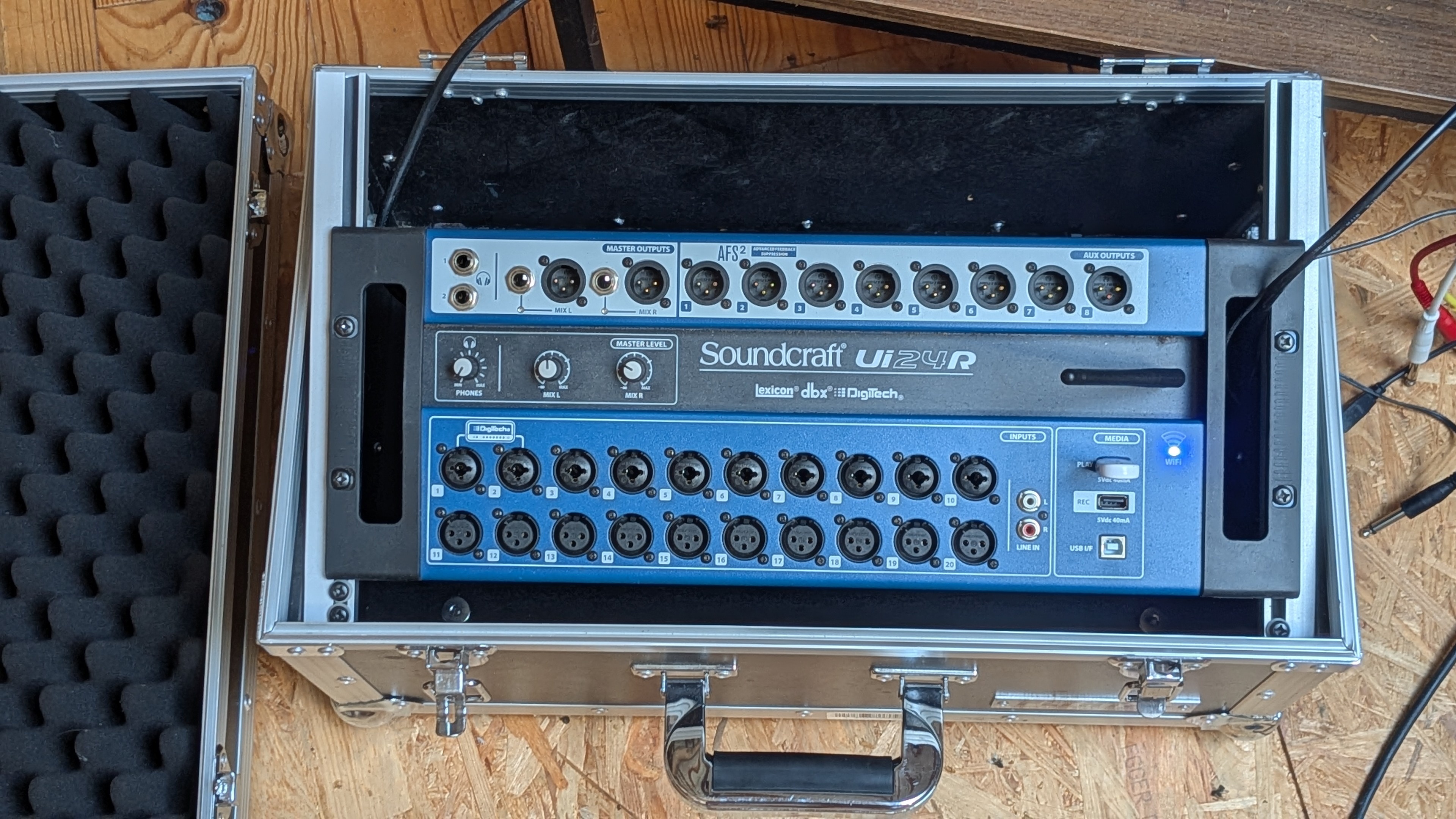ui242