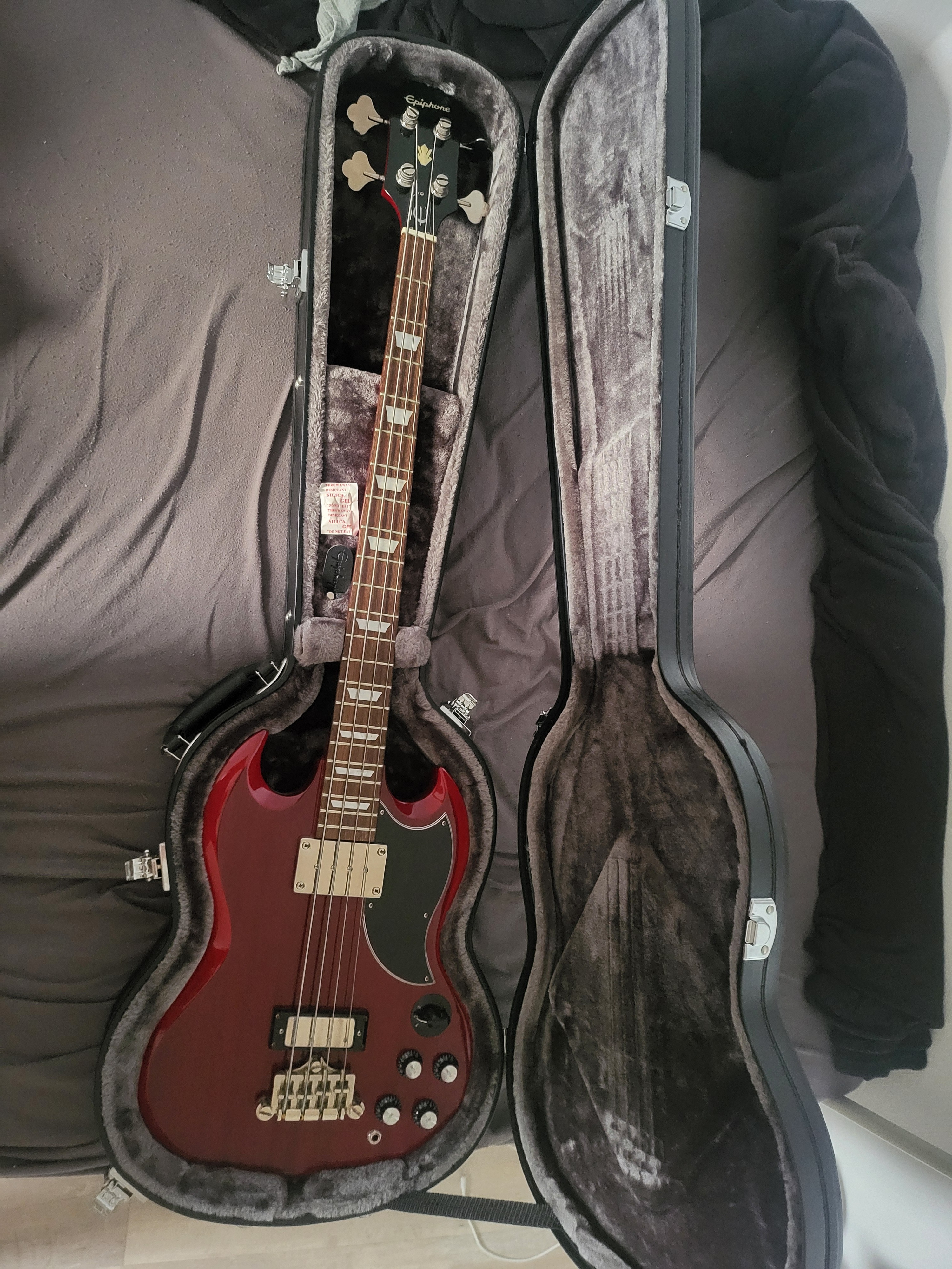 Epiphone EB - Cherry + étui epiphone- excellent état 