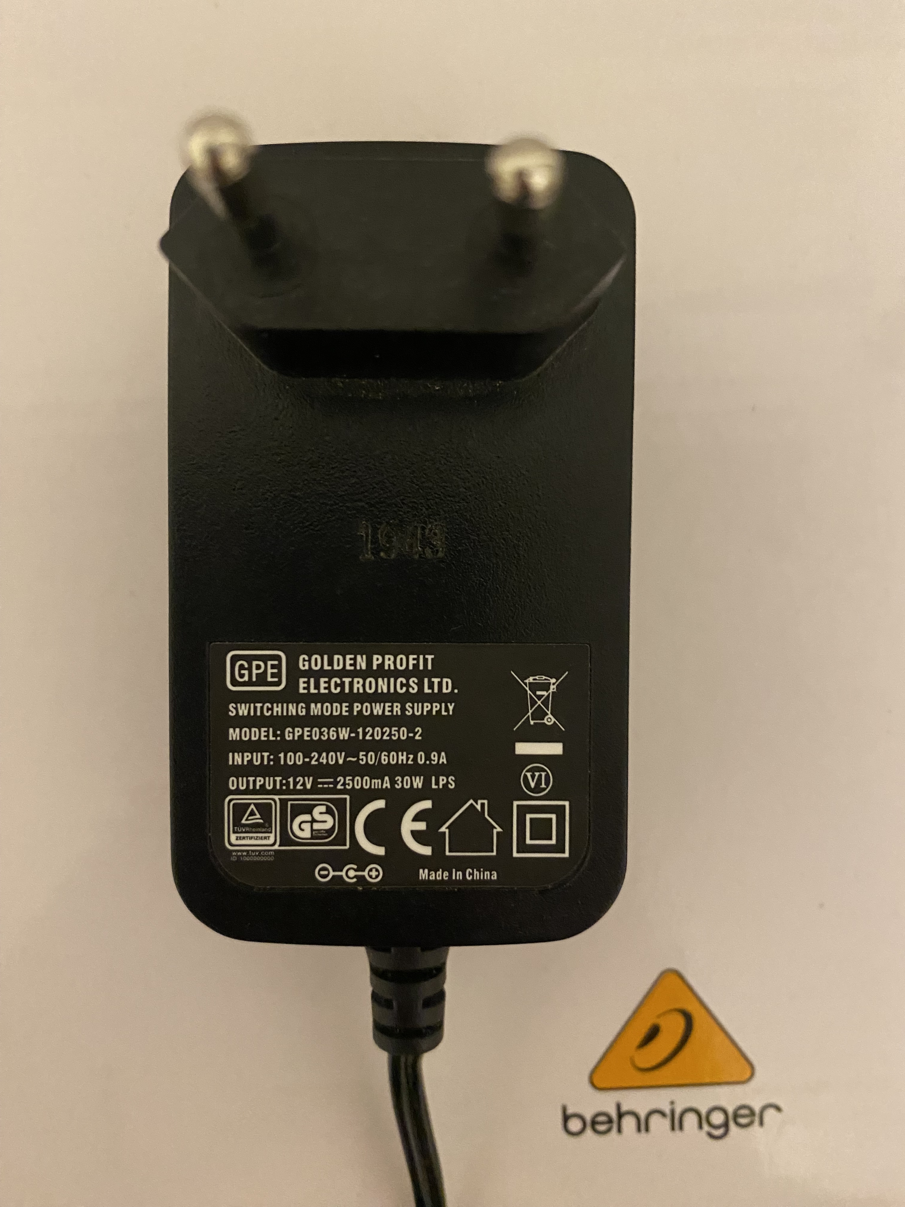 Behringer Neutron (6197)