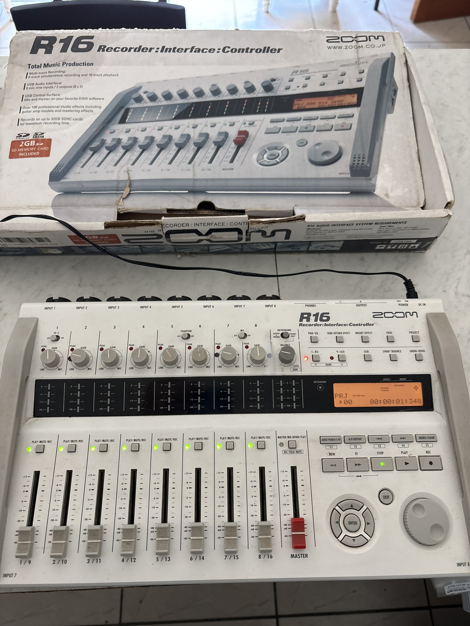 zoom R16