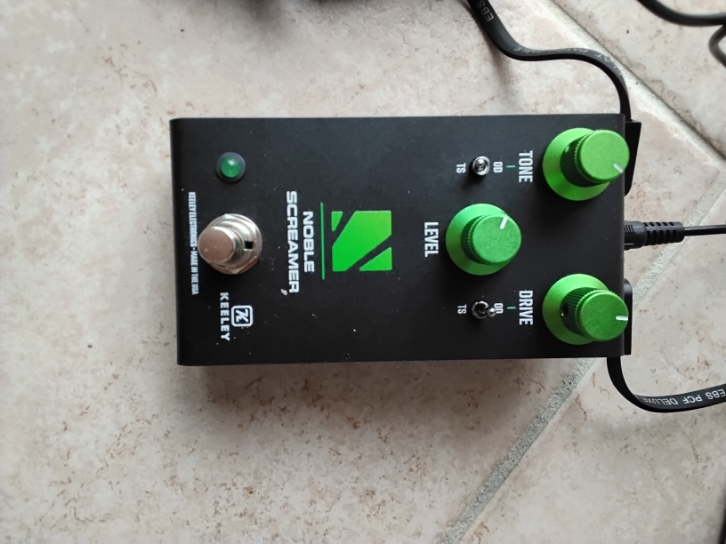 vends keeley noble screamer neuf
