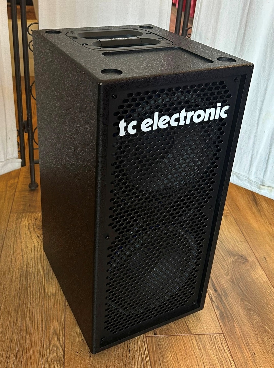 Baffle basse TC Electronic BC 208