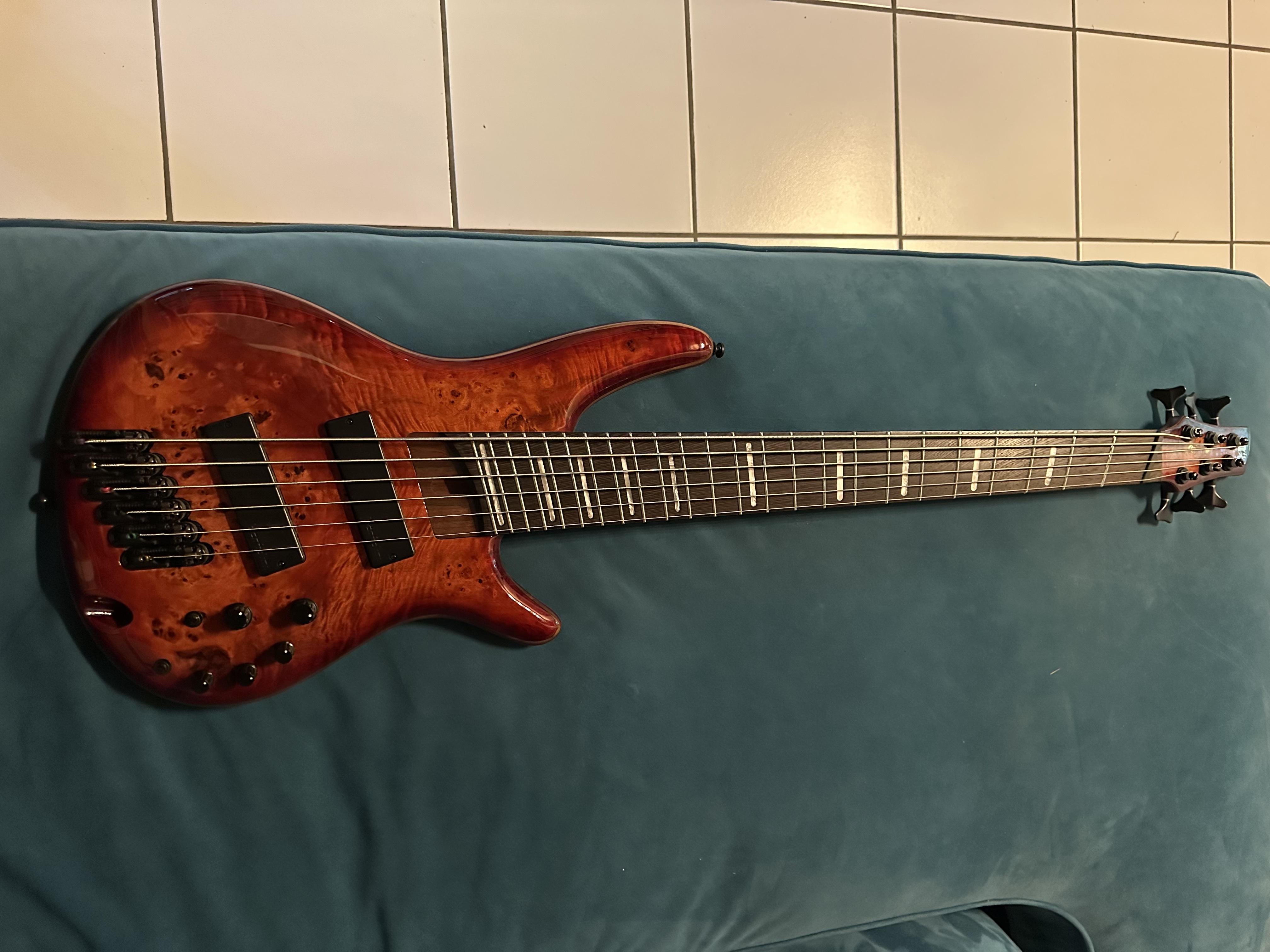 vends basse Ibanez 6 cordes songera srms 806-btt